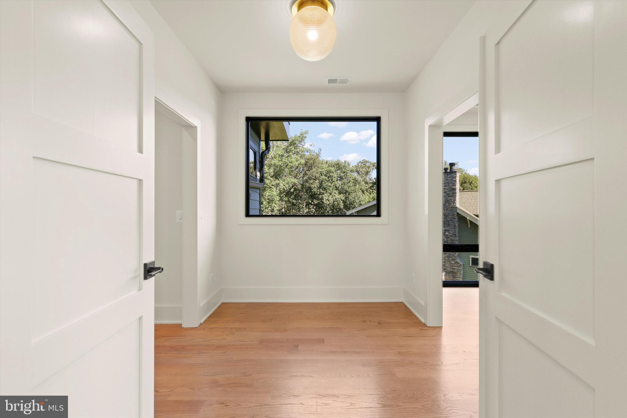 VIENNA WOODS - Residential