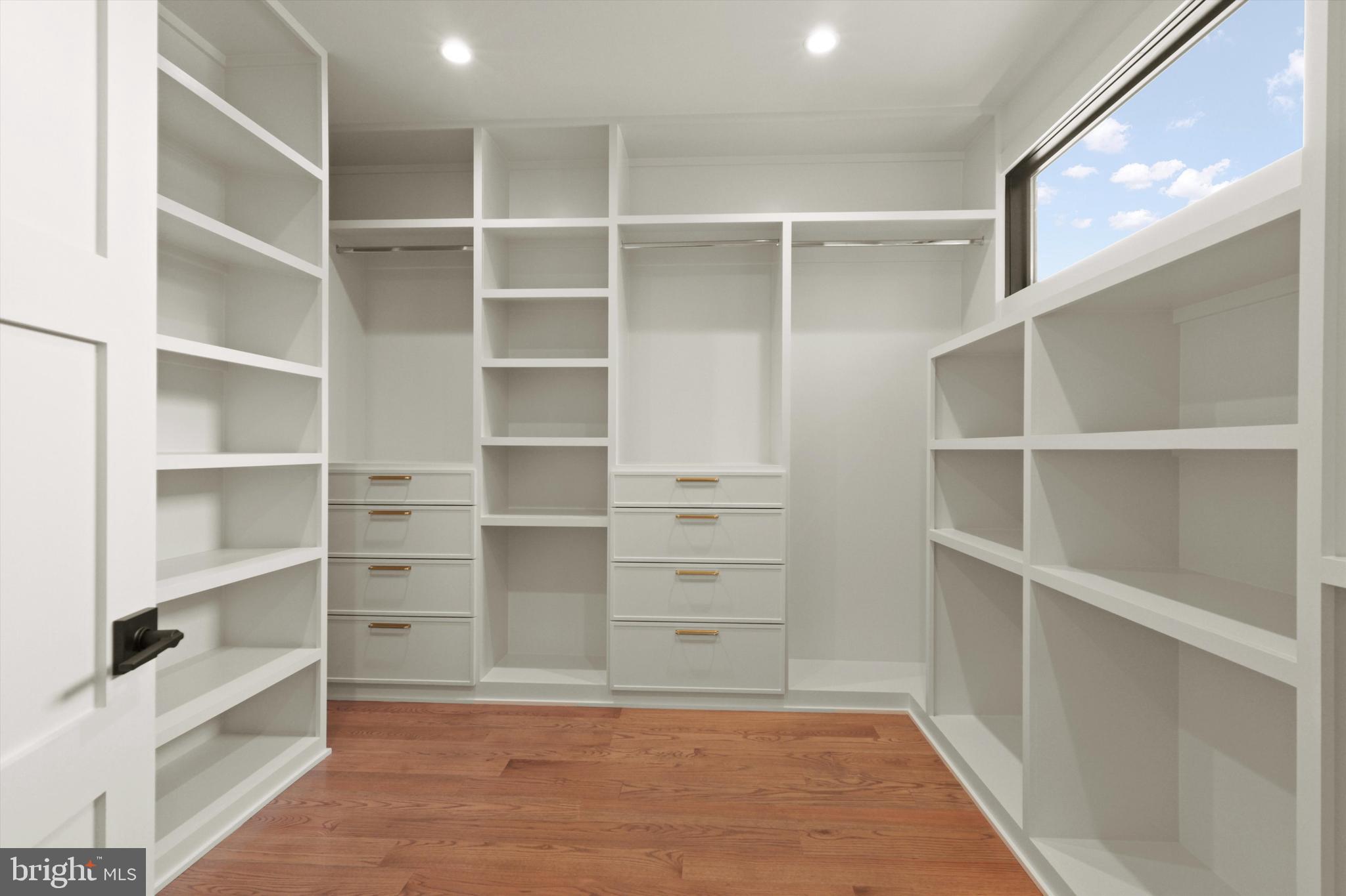 VIENNA WOODS - Residential