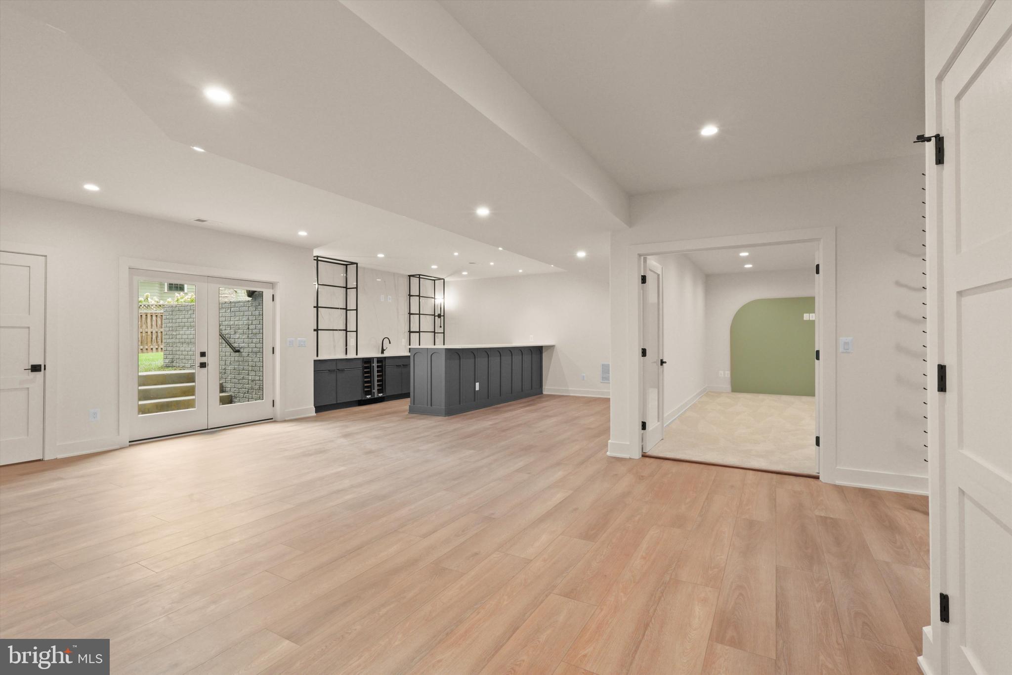 VIENNA WOODS - Residential