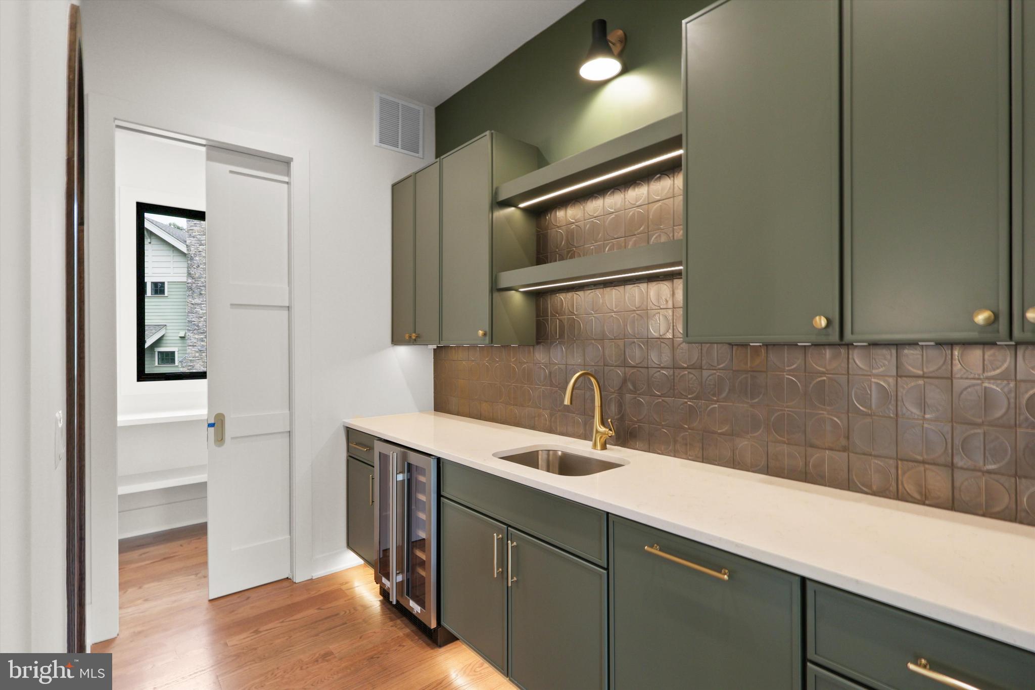 VIENNA WOODS - Residential