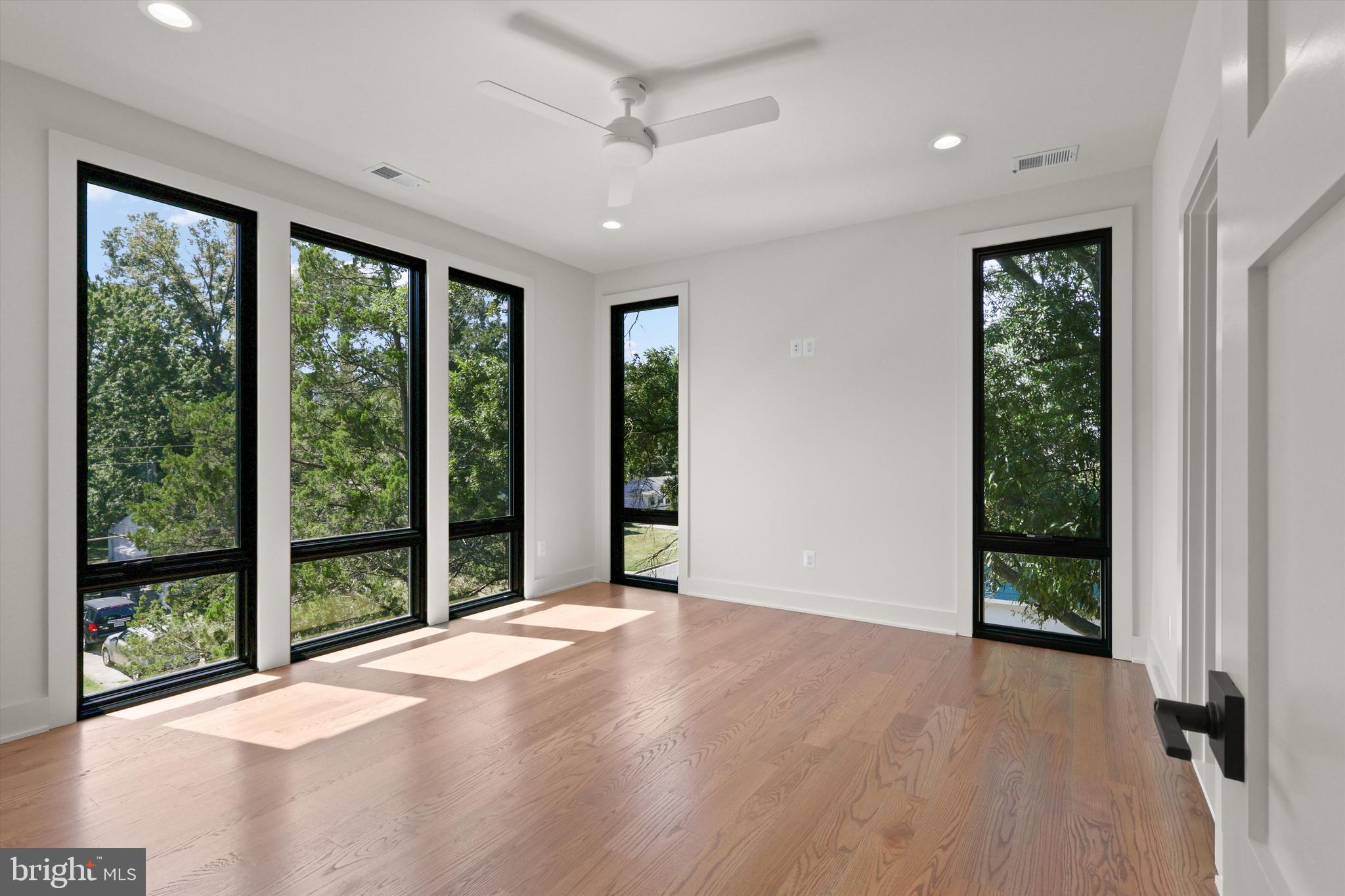 VIENNA WOODS - Residential