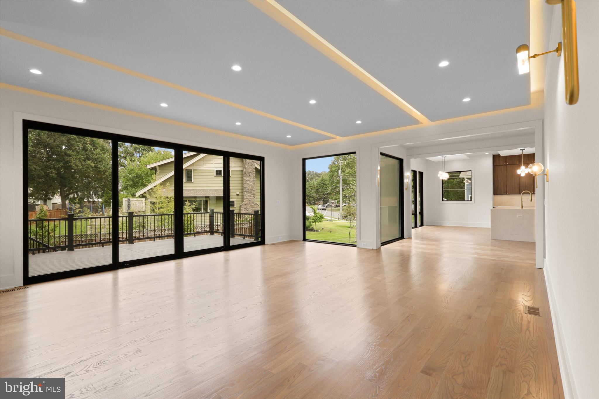 VIENNA WOODS - Residential