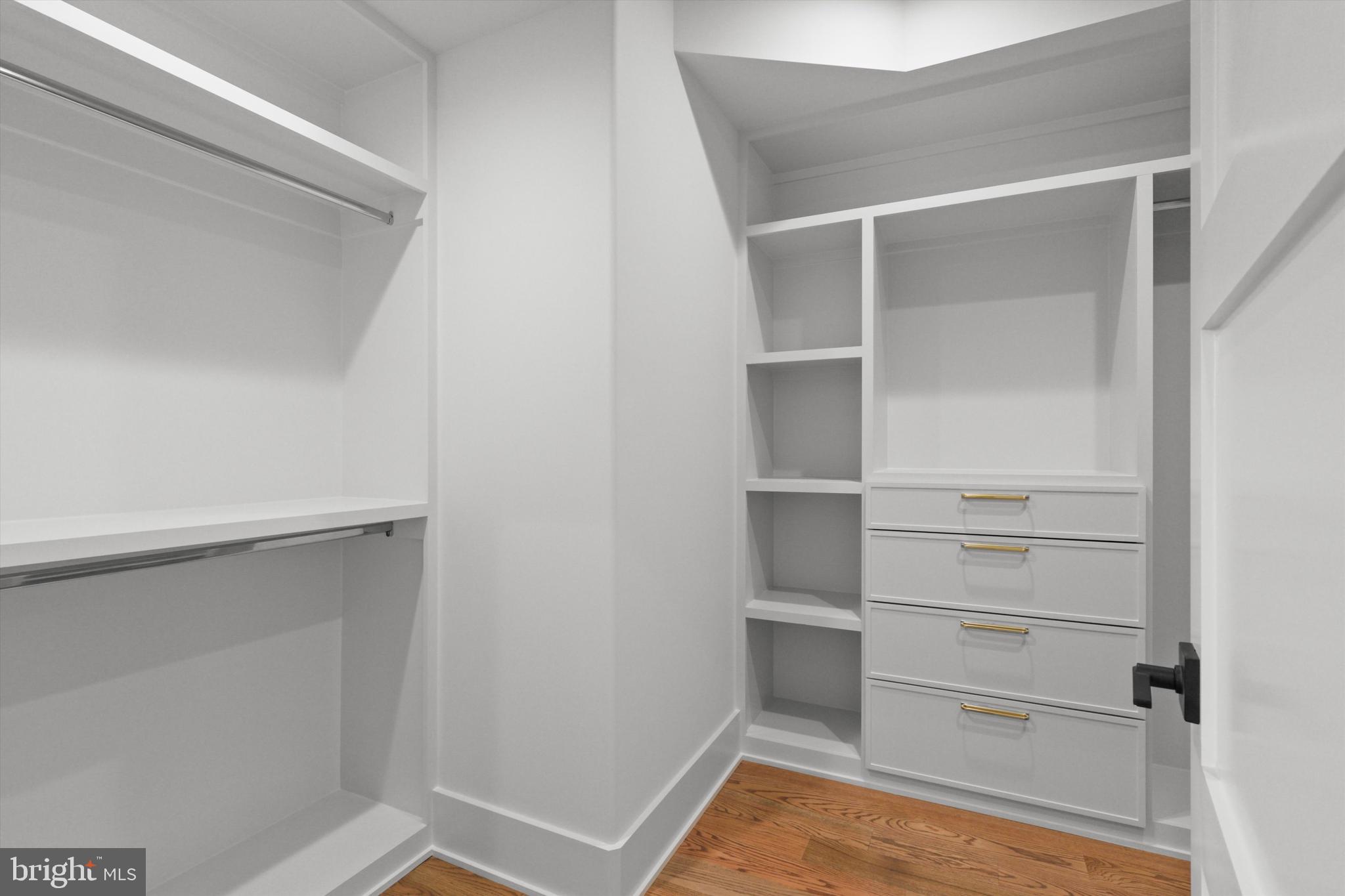 VIENNA WOODS - Residential