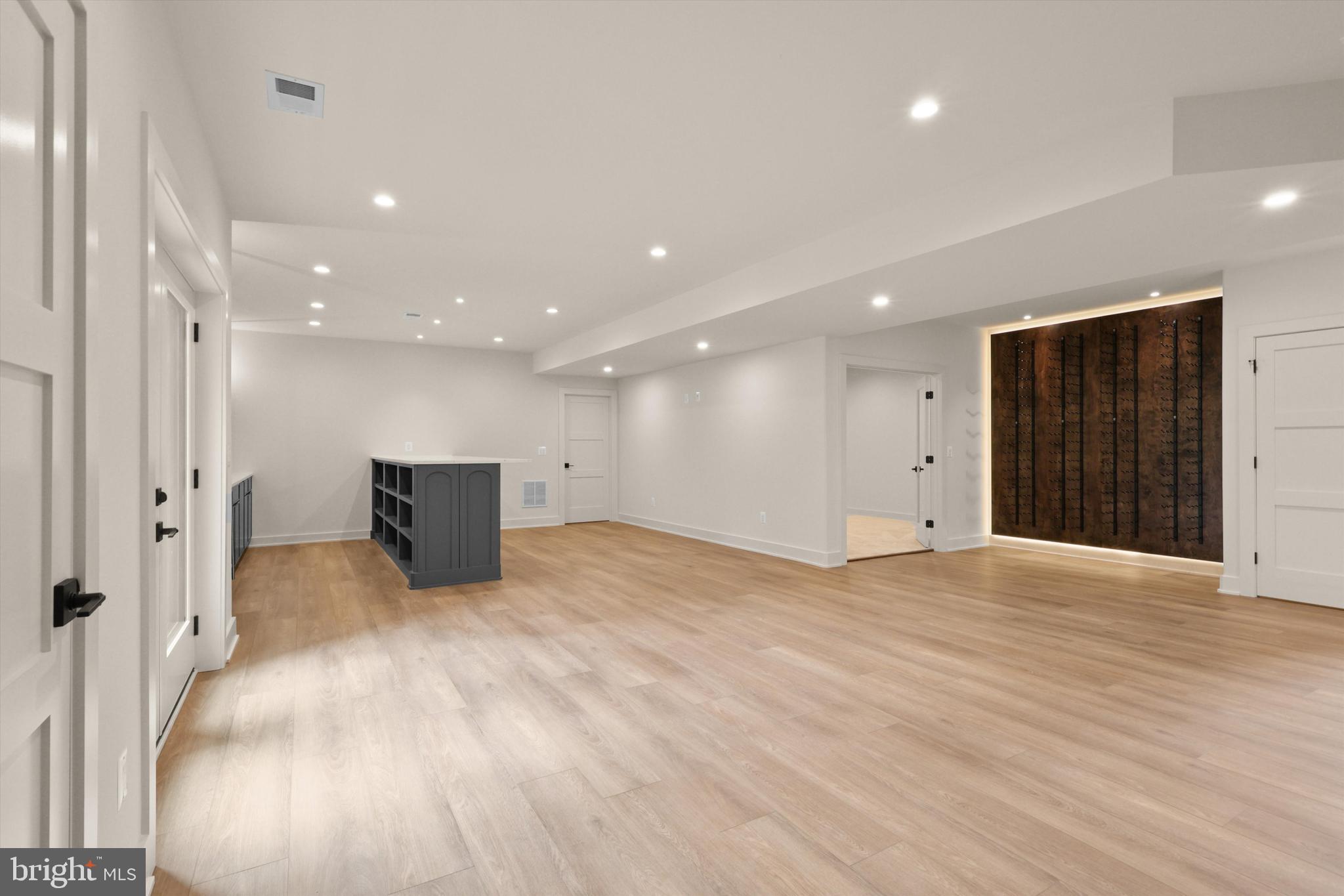 VIENNA WOODS - Residential