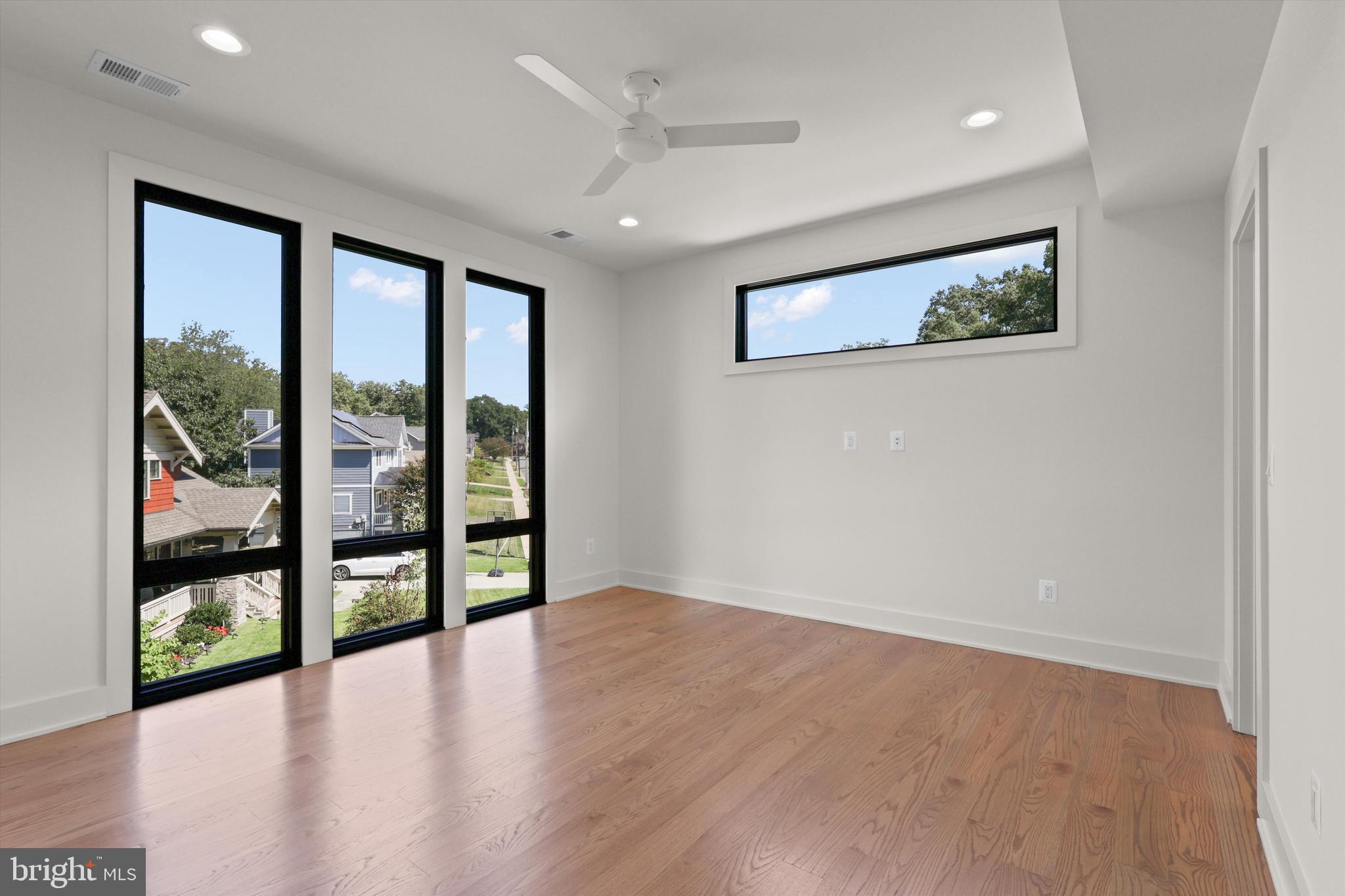 VIENNA WOODS - Residential