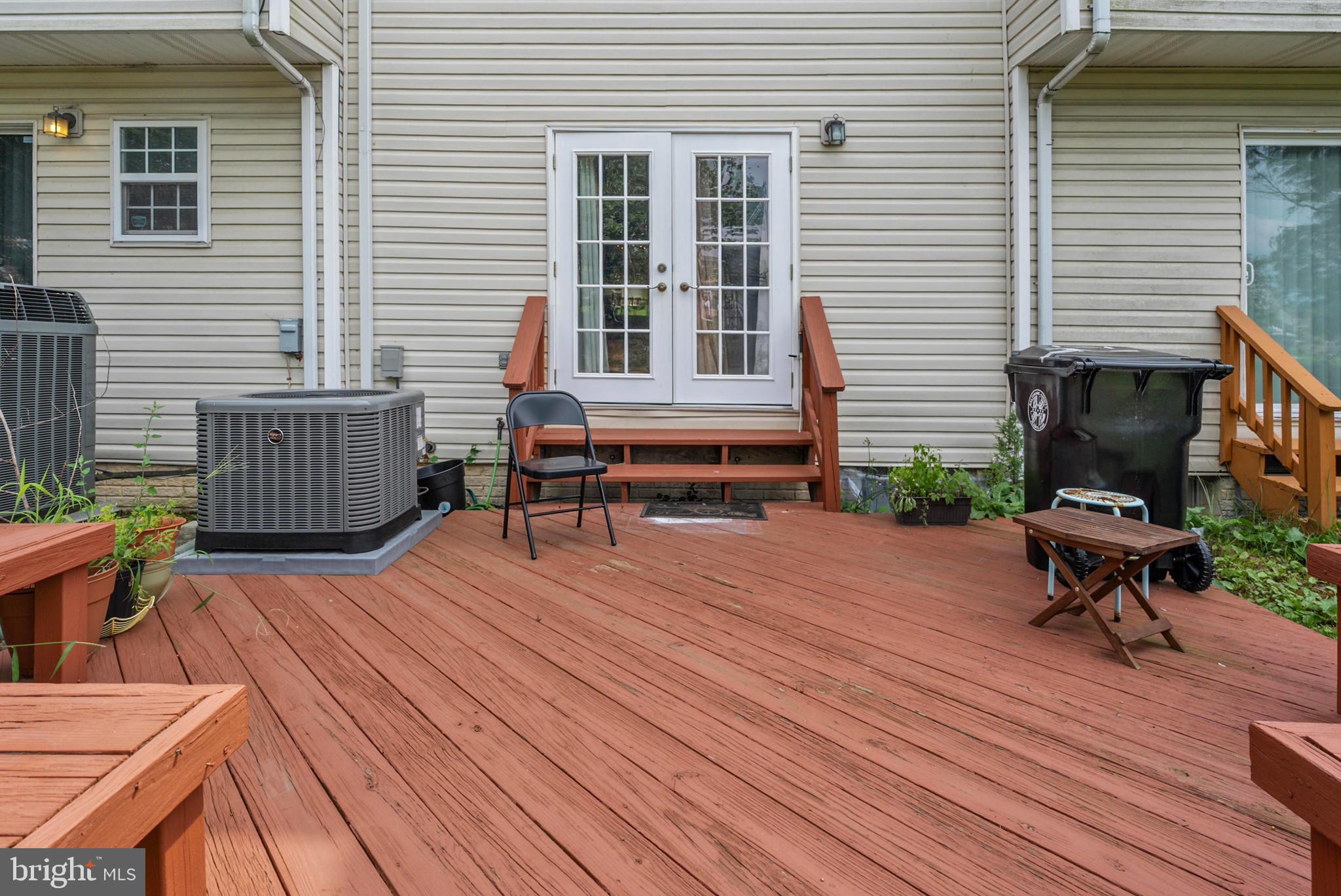 SHEFFIELD GLEN TOWNHOMES - Residential