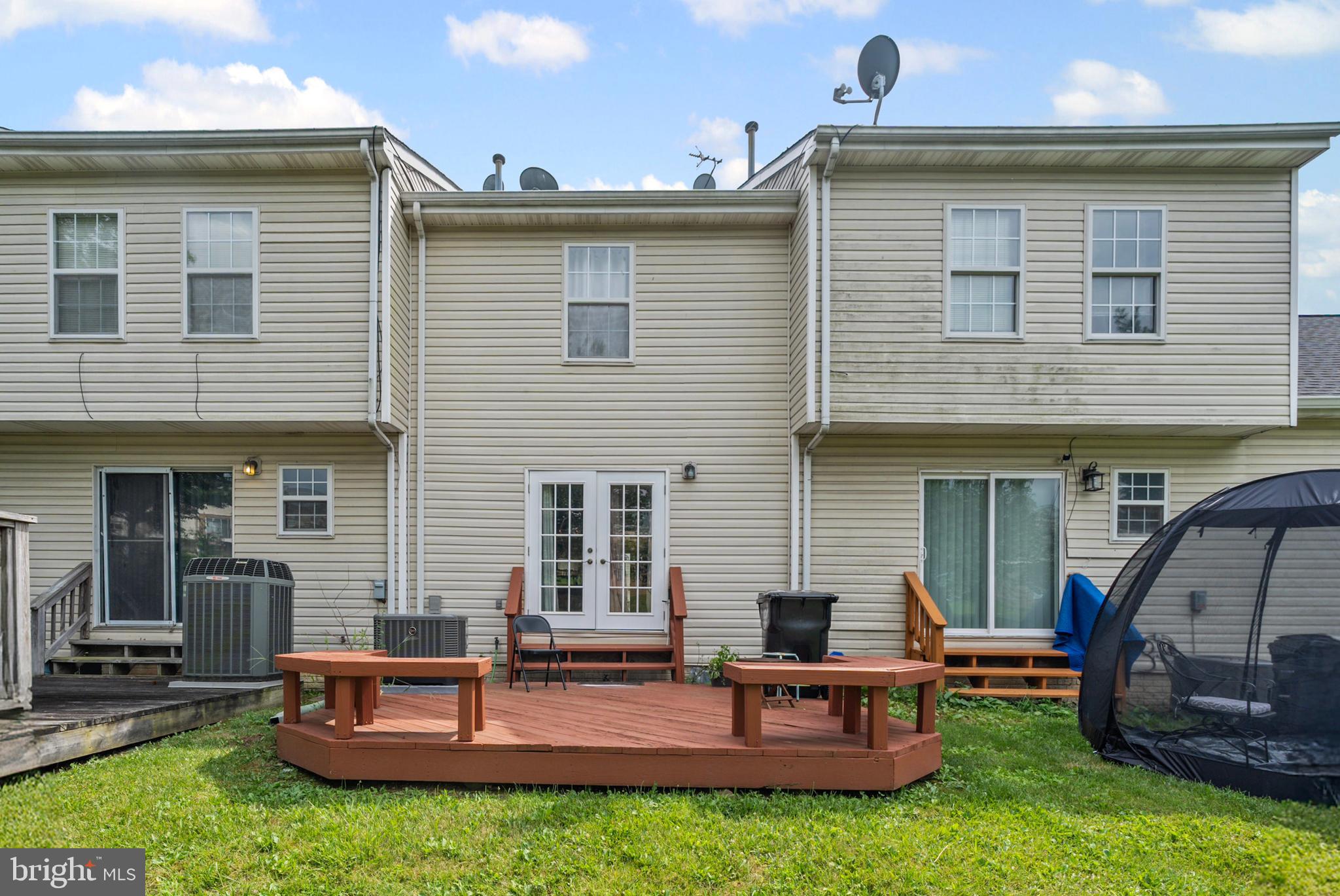 SHEFFIELD GLEN TOWNHOMES - Residential