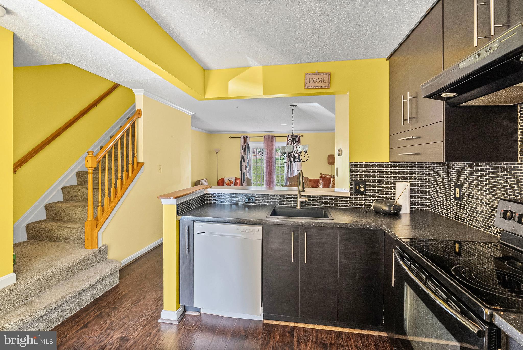 SHEFFIELD GLEN TOWNHOMES - Residential