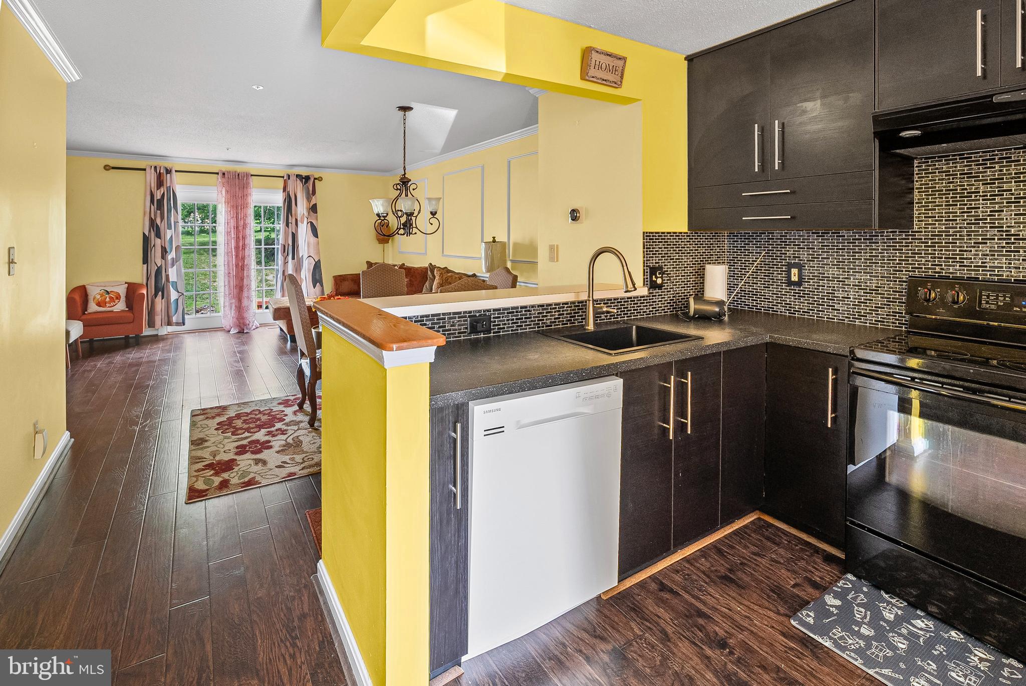 SHEFFIELD GLEN TOWNHOMES - Residential
