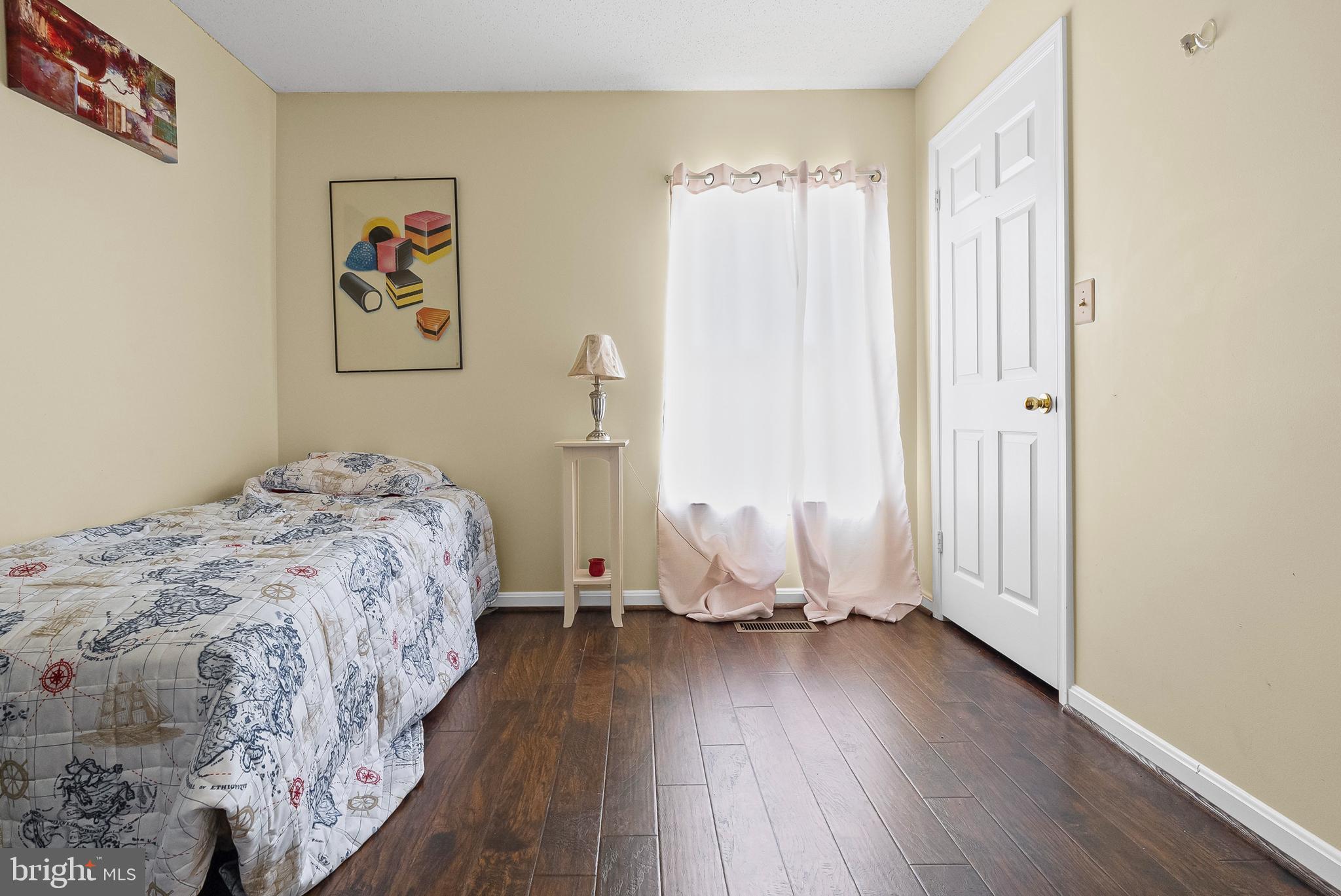 SHEFFIELD GLEN TOWNHOMES - Residential
