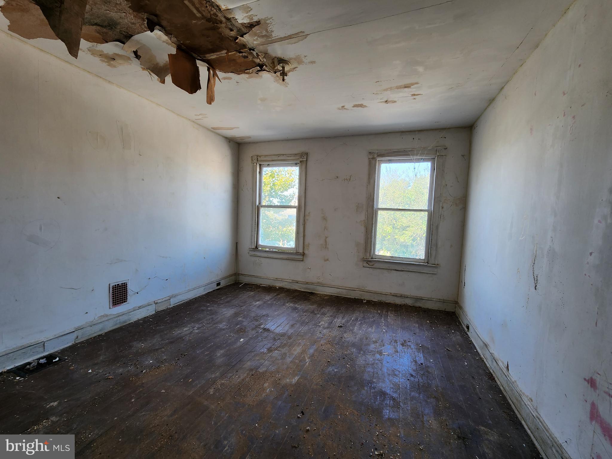 ELLWOOD PARK - Residential