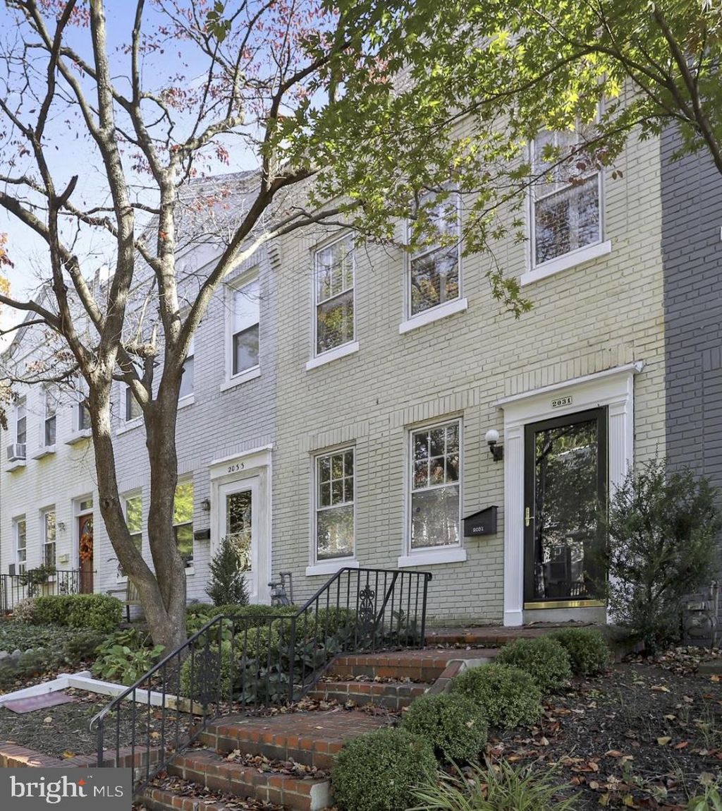 Photo of 2031 37th Street NW, WASHINGTON, DC 20007 (MLS # DCDC2224868)