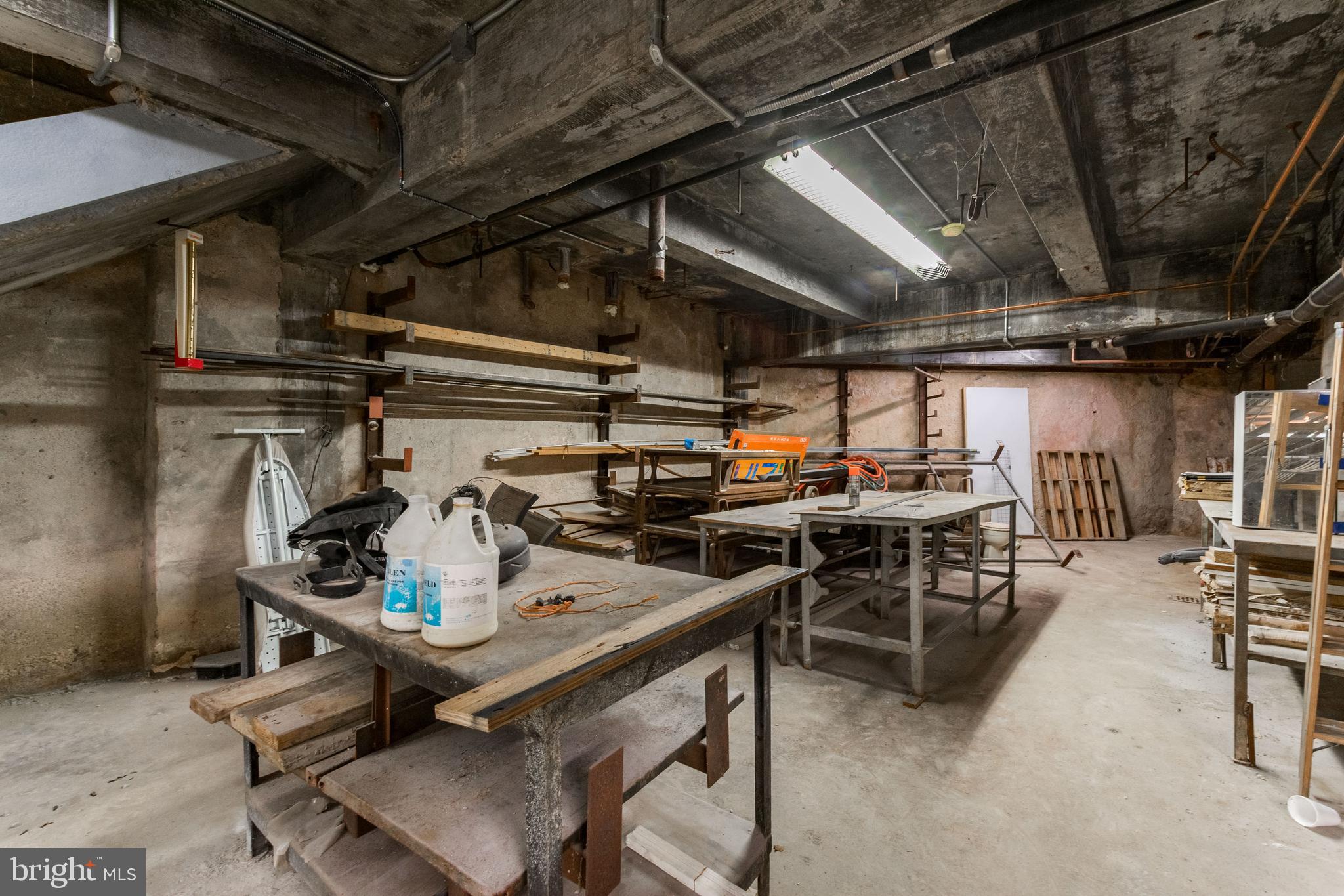 NORTHERN LIBERTIES - Commercial Lease