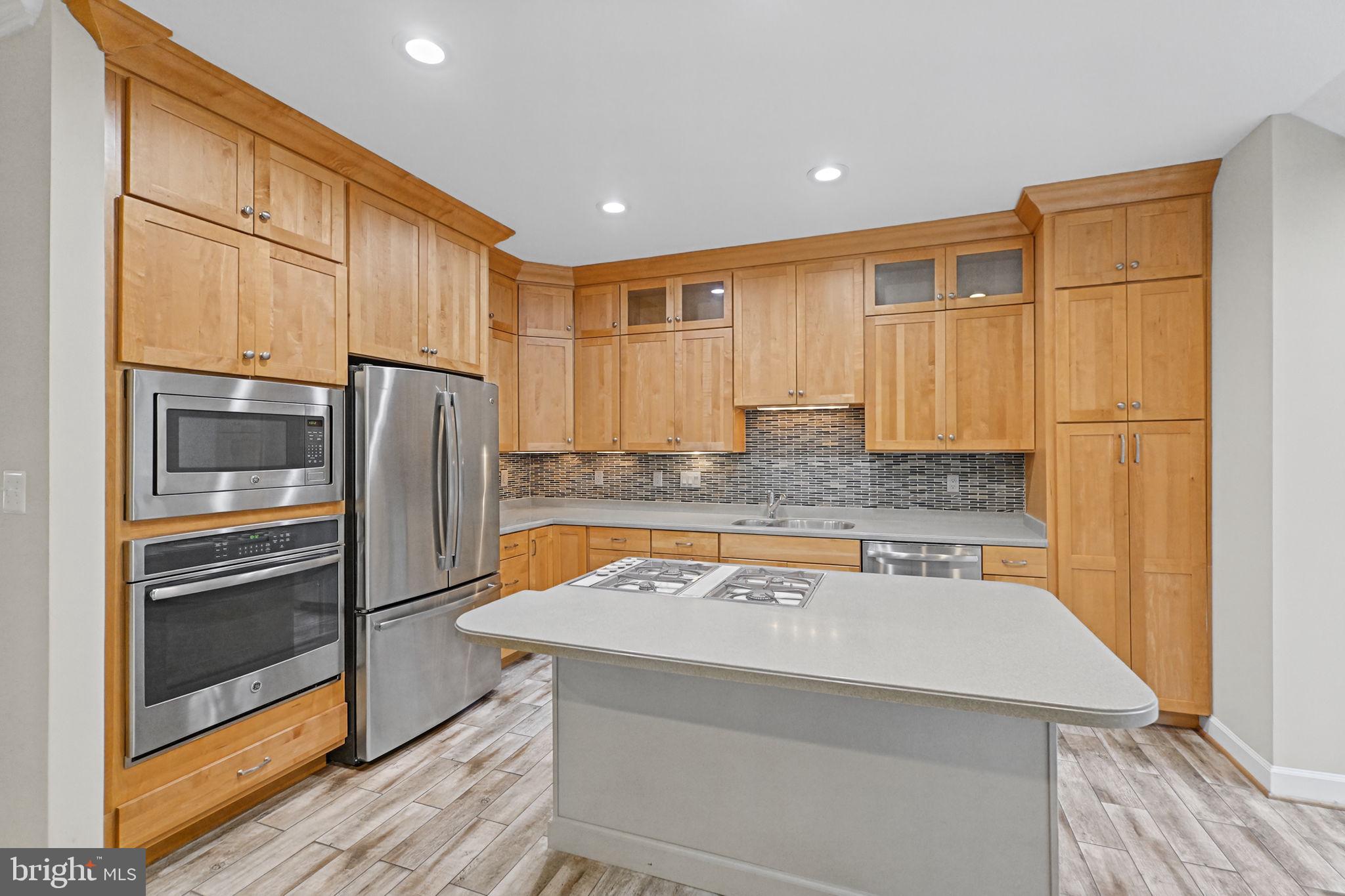 7838 ORACLE PLACE