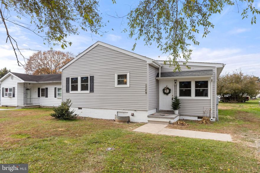 This home has many new items. To name a few: New HVAC (compressor, handler, duct work), windows,
washer, dryer, carpet, and much more! Move-In Ready: With all the updates and renovations, this home
is ready for you to move in and start creating lasting memories.Situated in a tranquil neighborhood, this
residence provides a peaceful retreat while being conveniently close to local amenities.