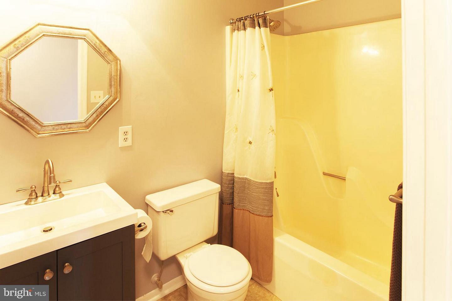 CROFTON VILLAGE - Residential Lease