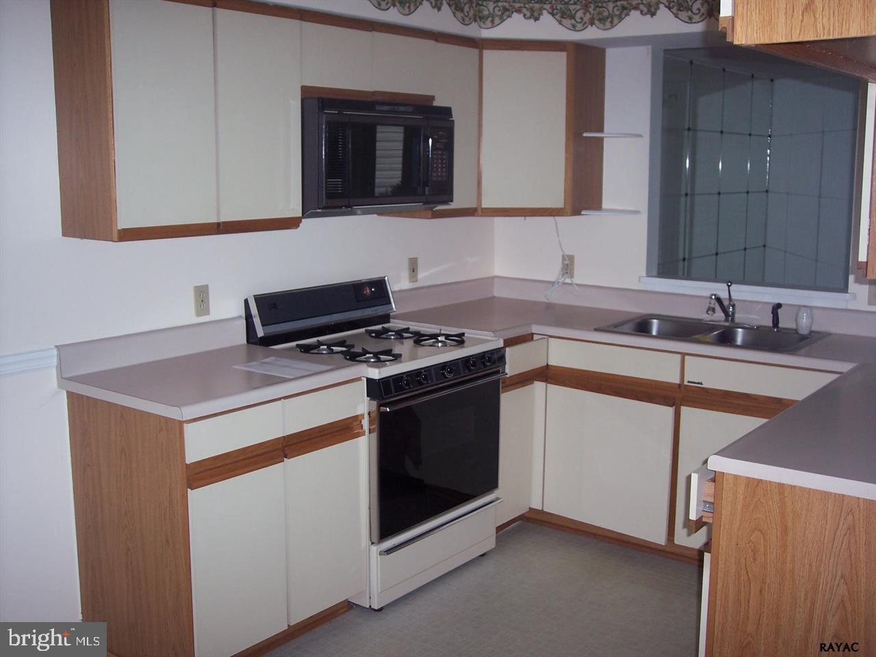 CHAMBERS CROSSING CONDOS - Residential