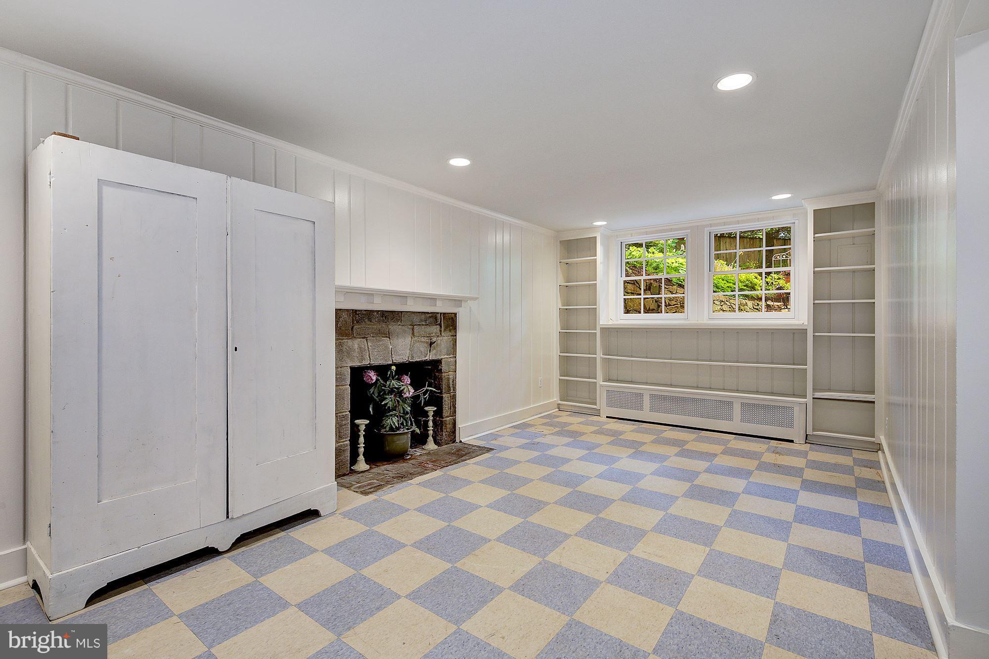 WESTMORELAND HILLS - Residential