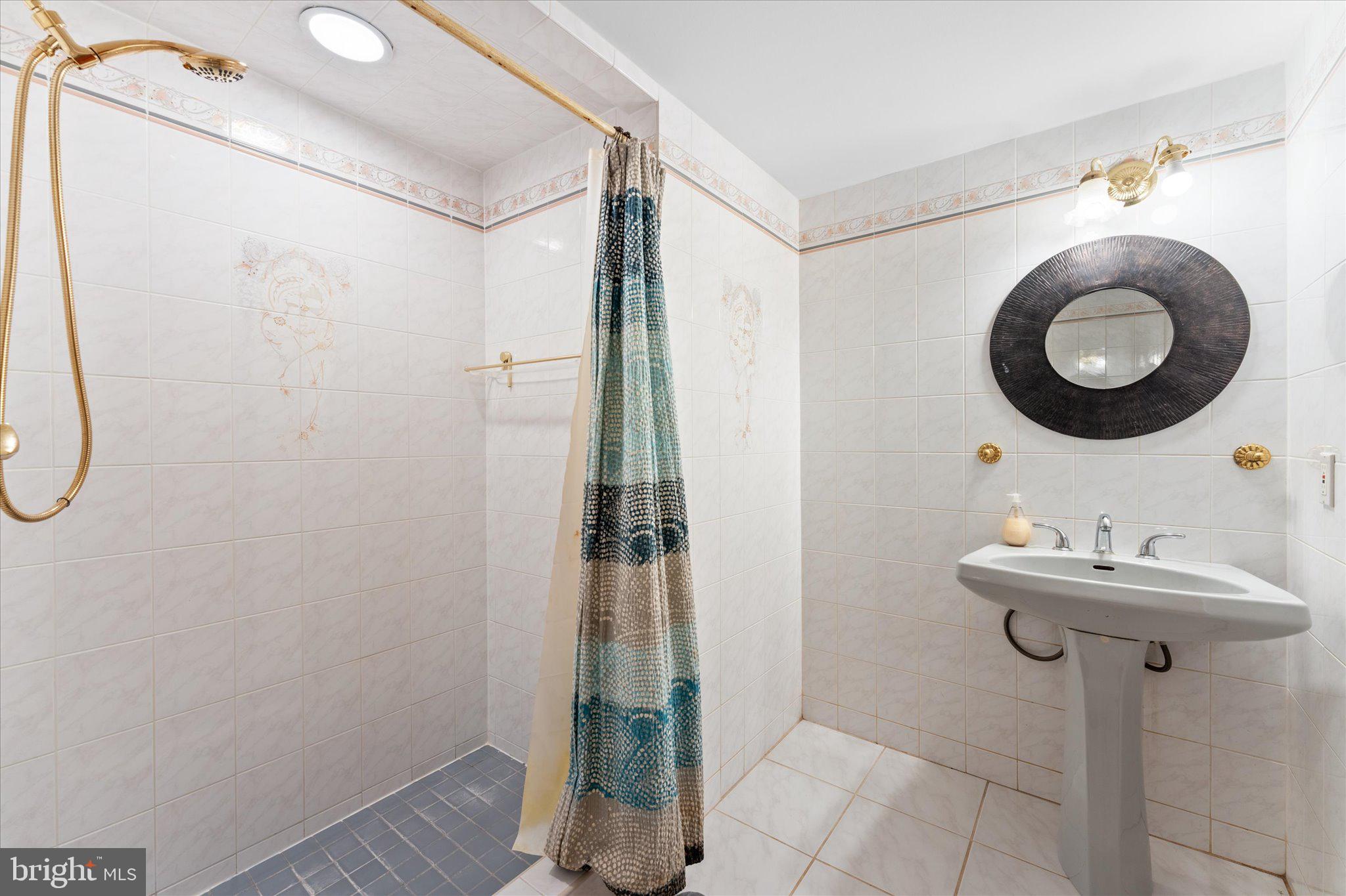 NAPLES MANOR - Residential