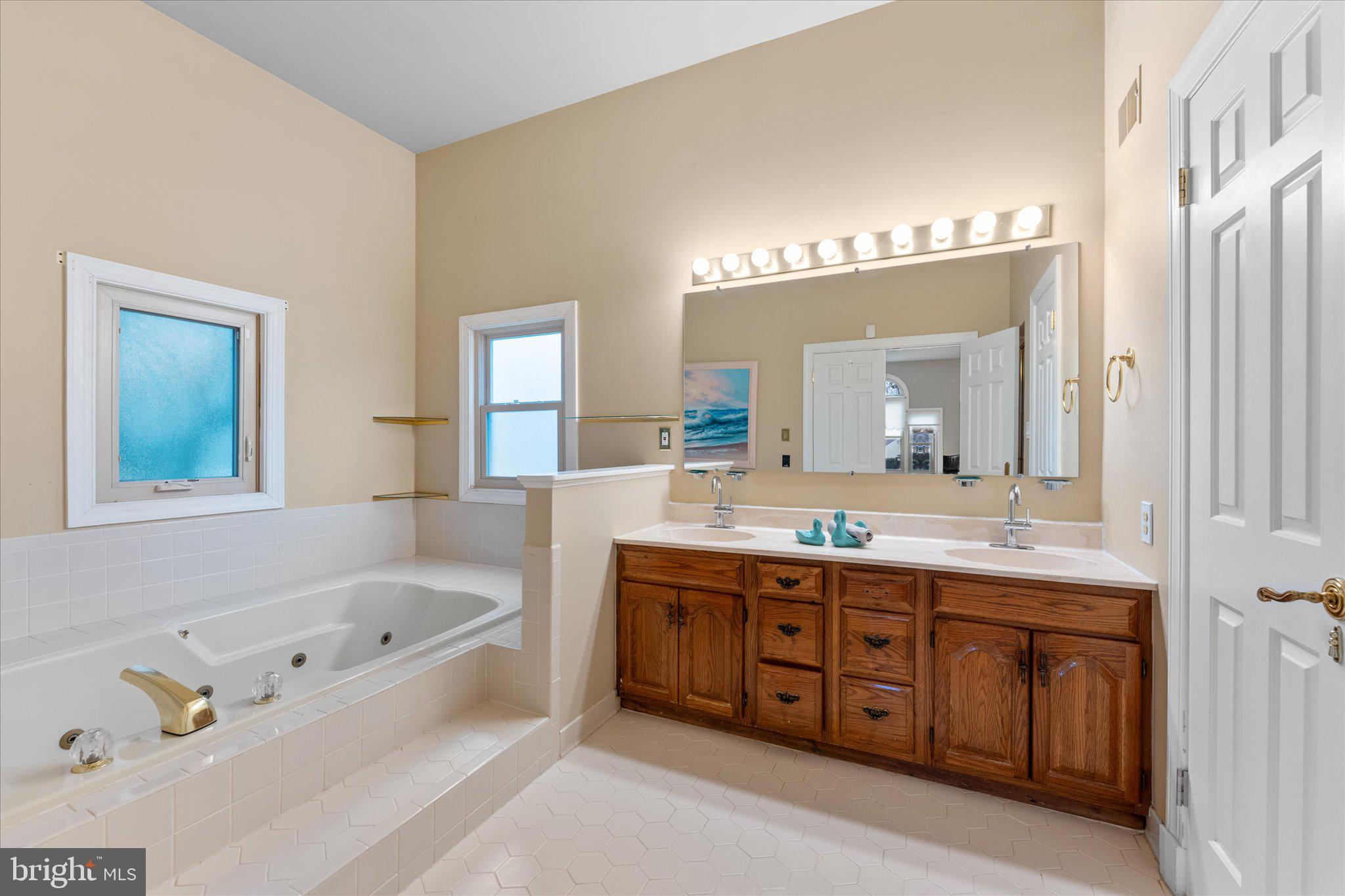 NAPLES MANOR - Residential