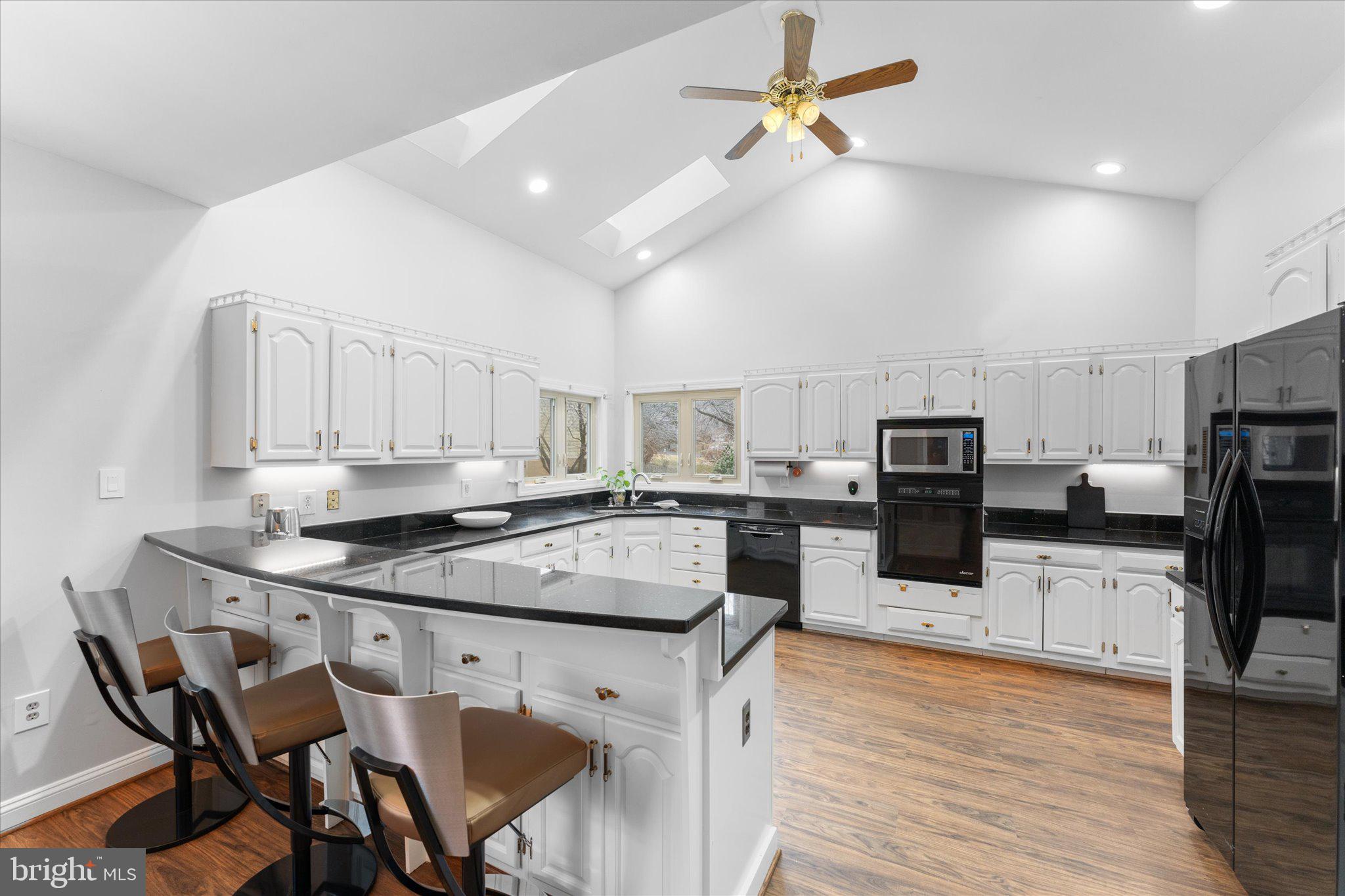 NAPLES MANOR - Residential