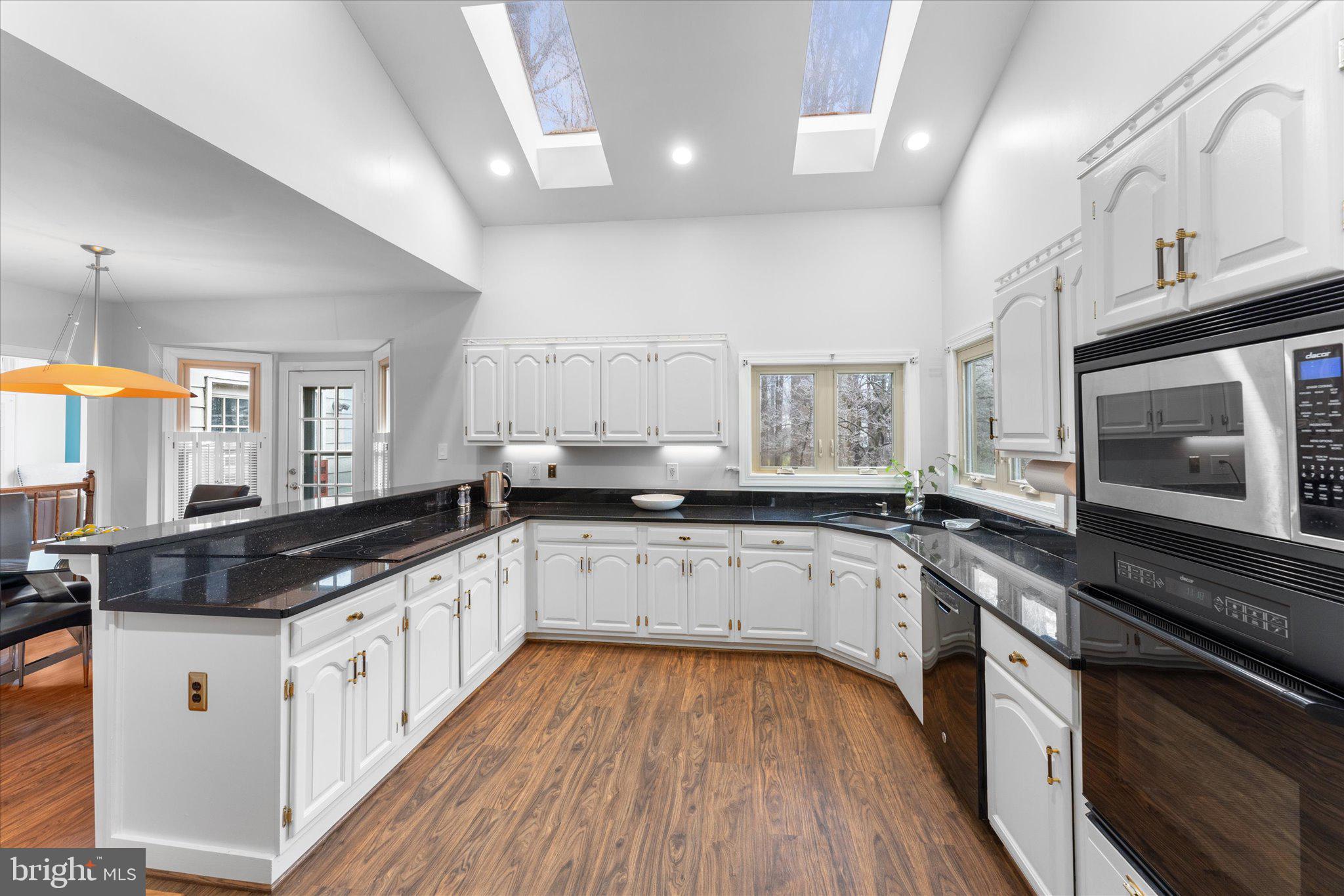 NAPLES MANOR - Residential