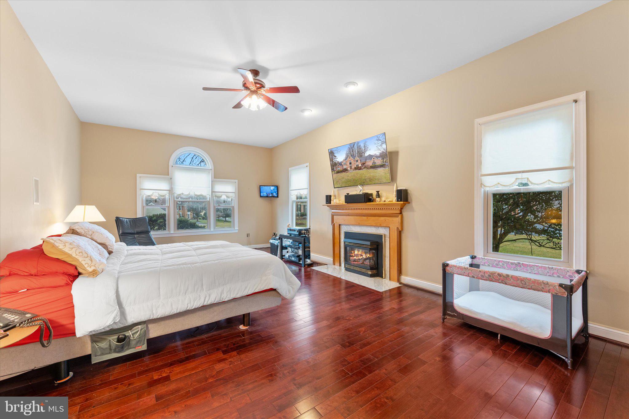 NAPLES MANOR - Residential