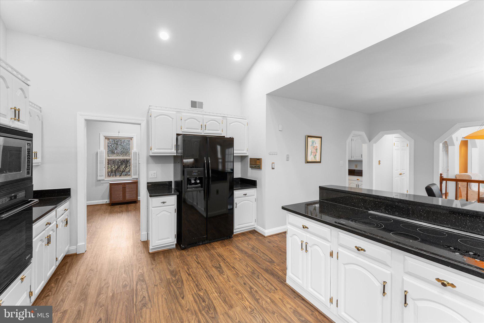 NAPLES MANOR - Residential