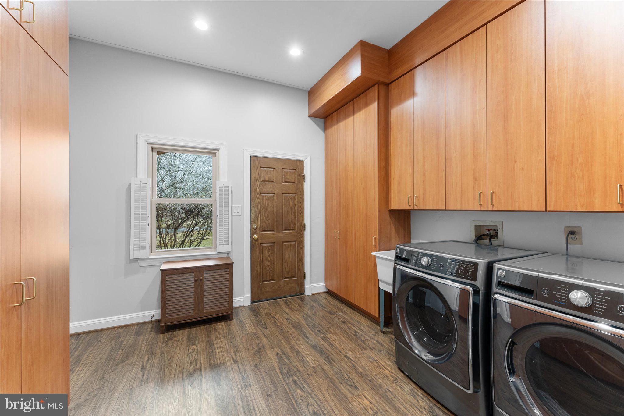 NAPLES MANOR - Residential