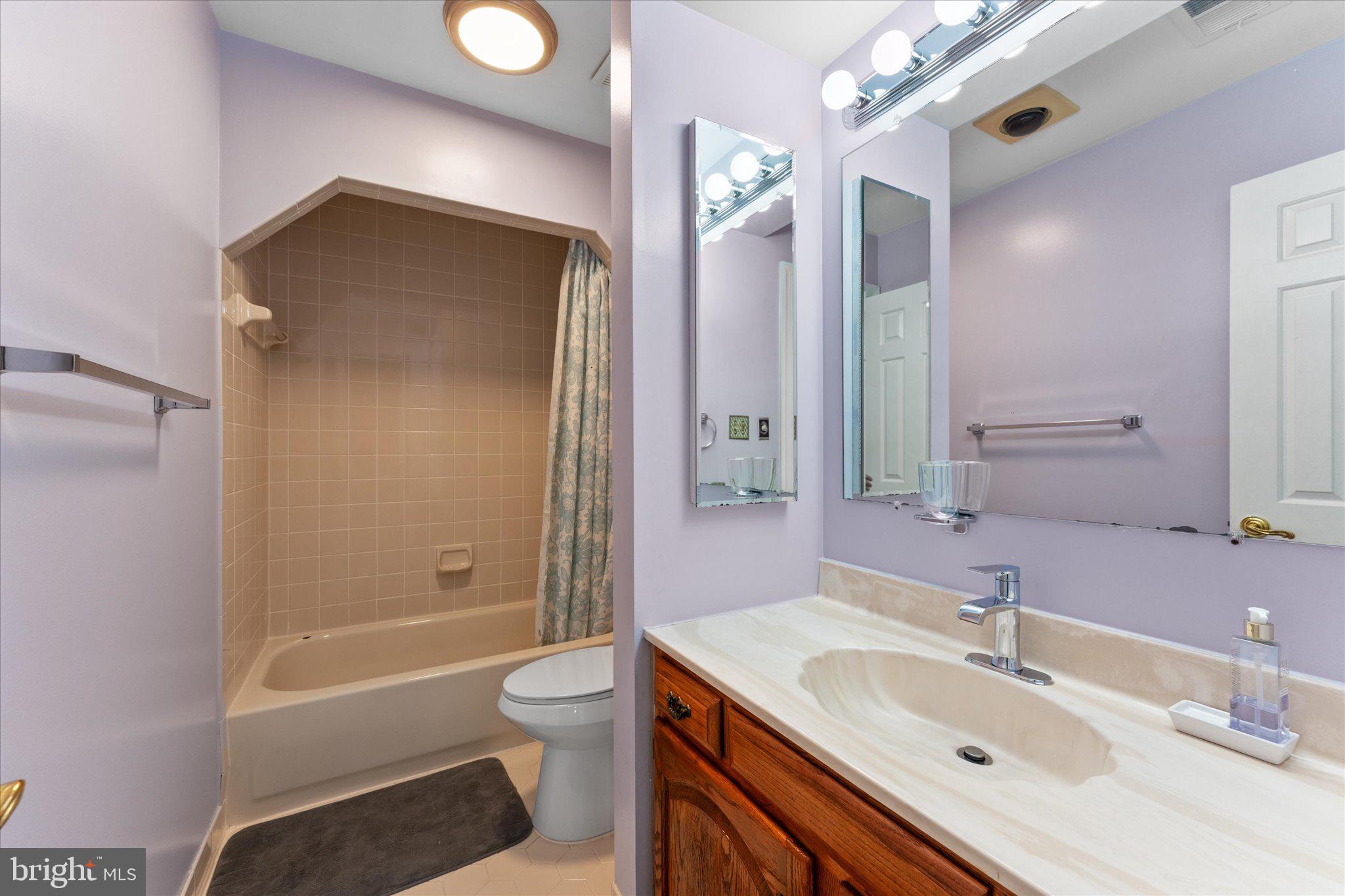 NAPLES MANOR - Residential