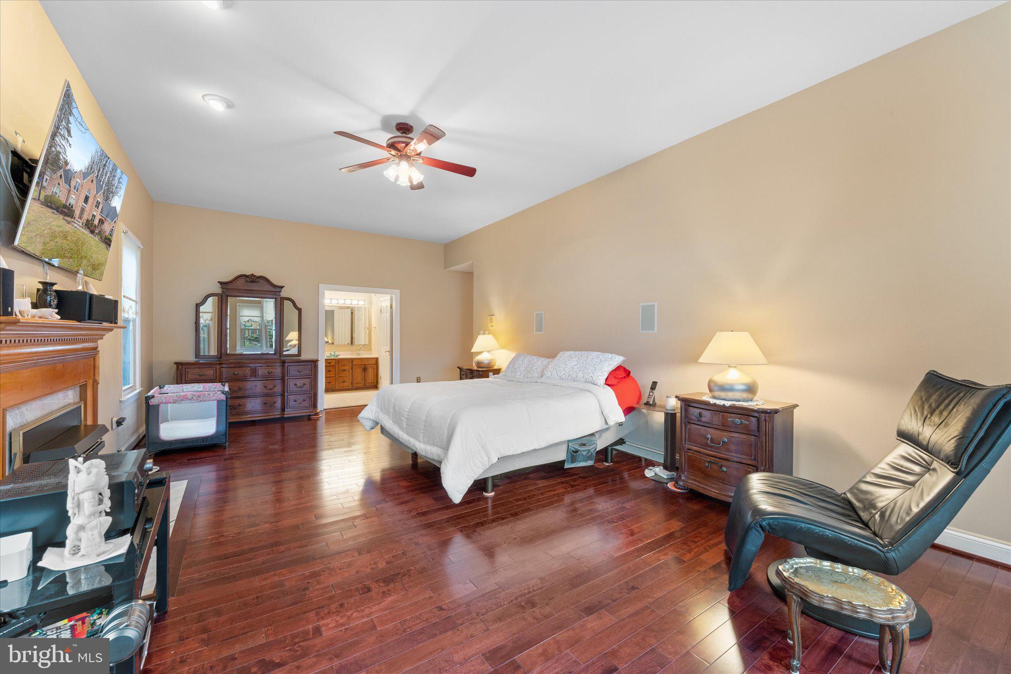 NAPLES MANOR - Residential