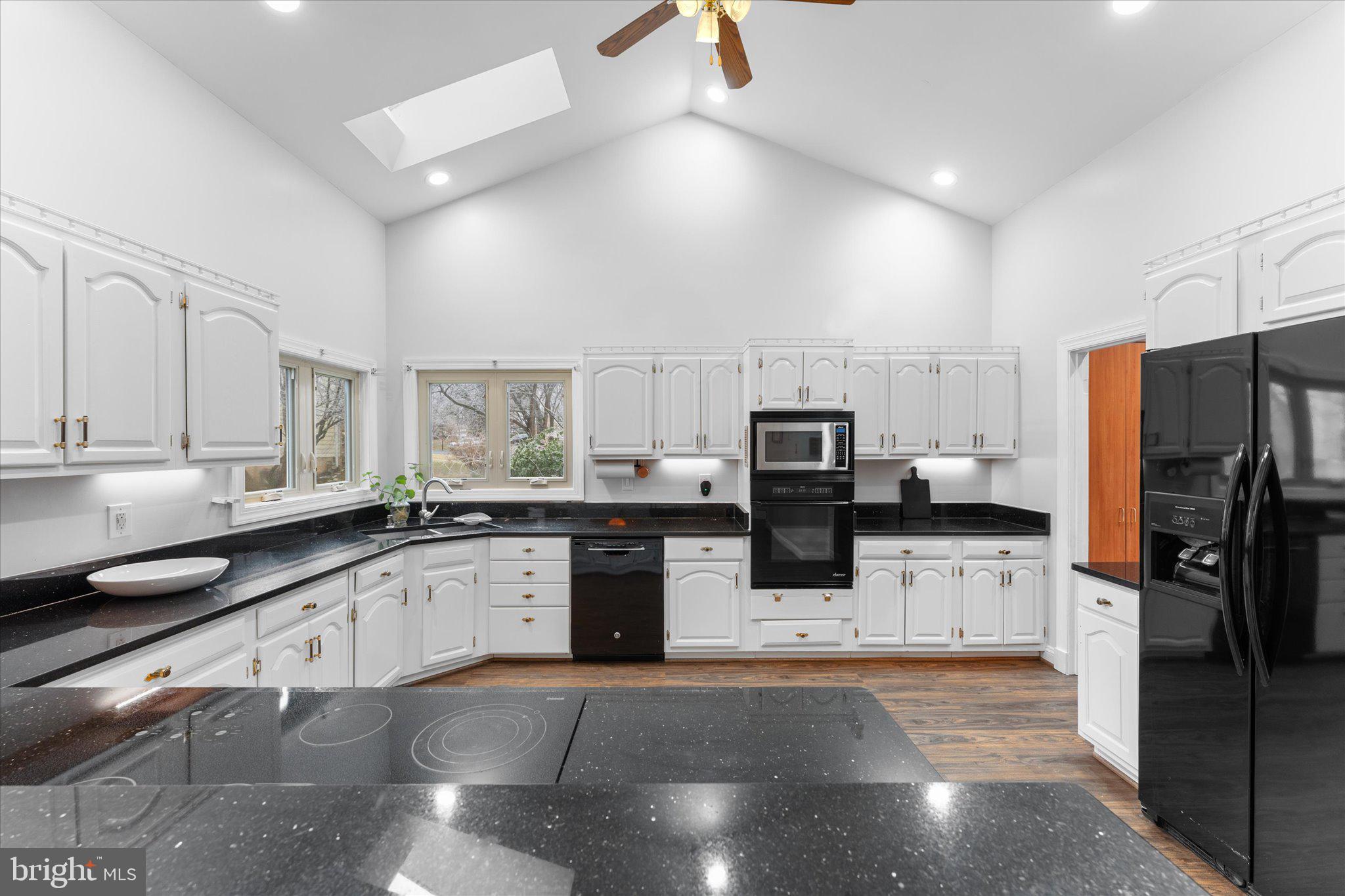 NAPLES MANOR - Residential