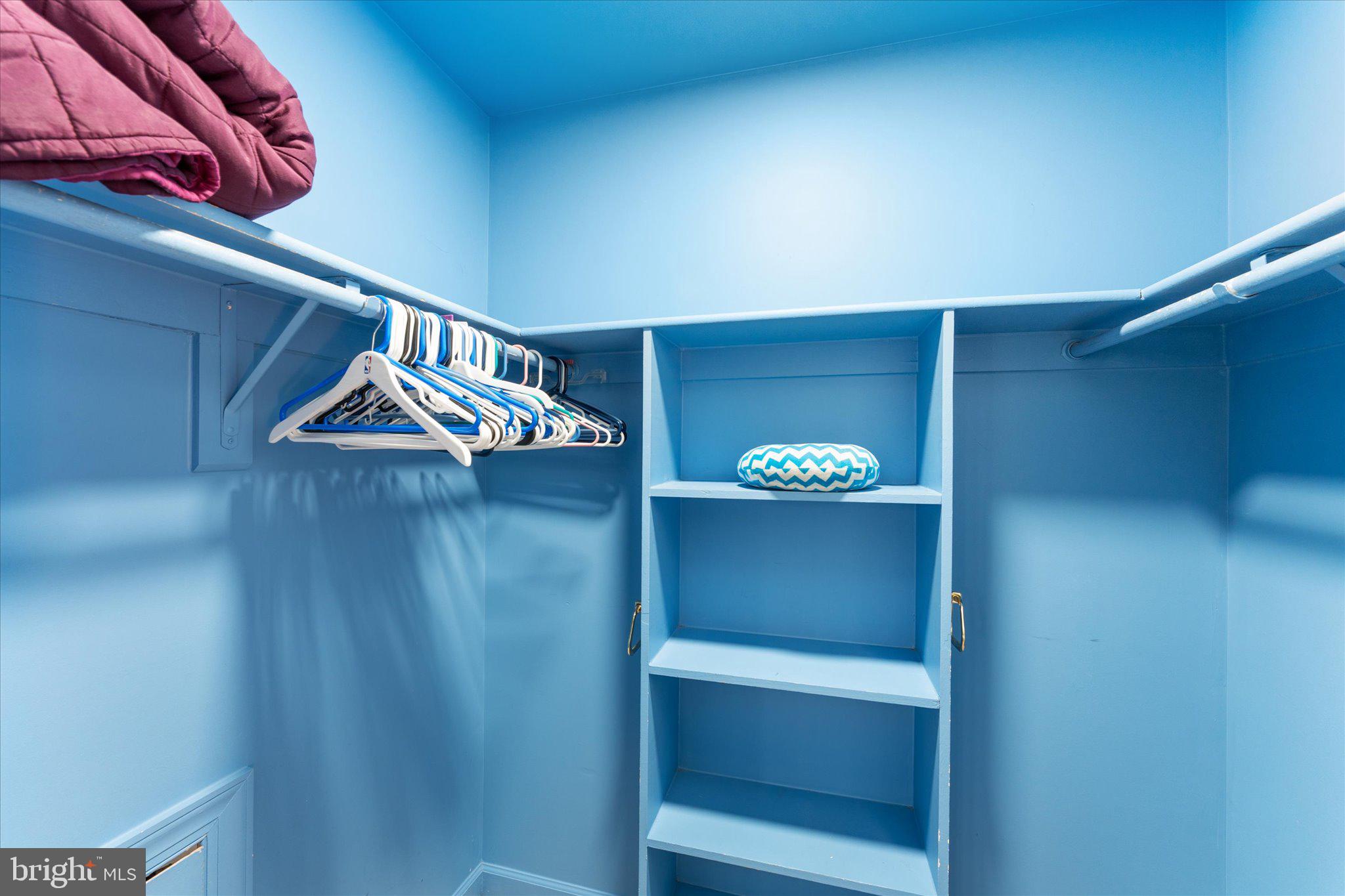 NAPLES MANOR - Residential