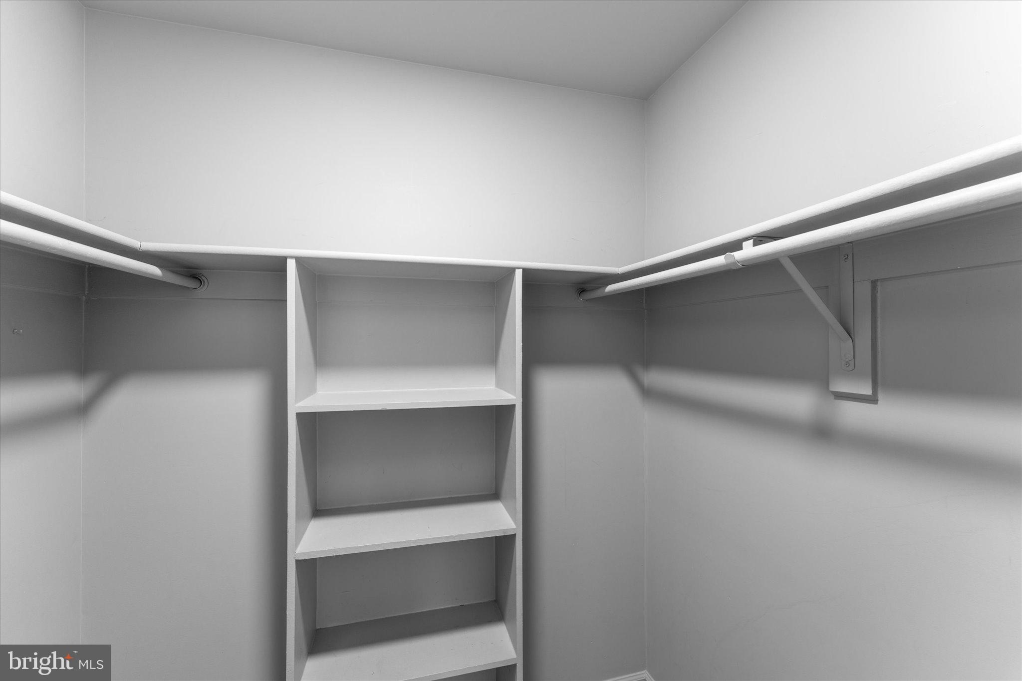 NAPLES MANOR - Residential