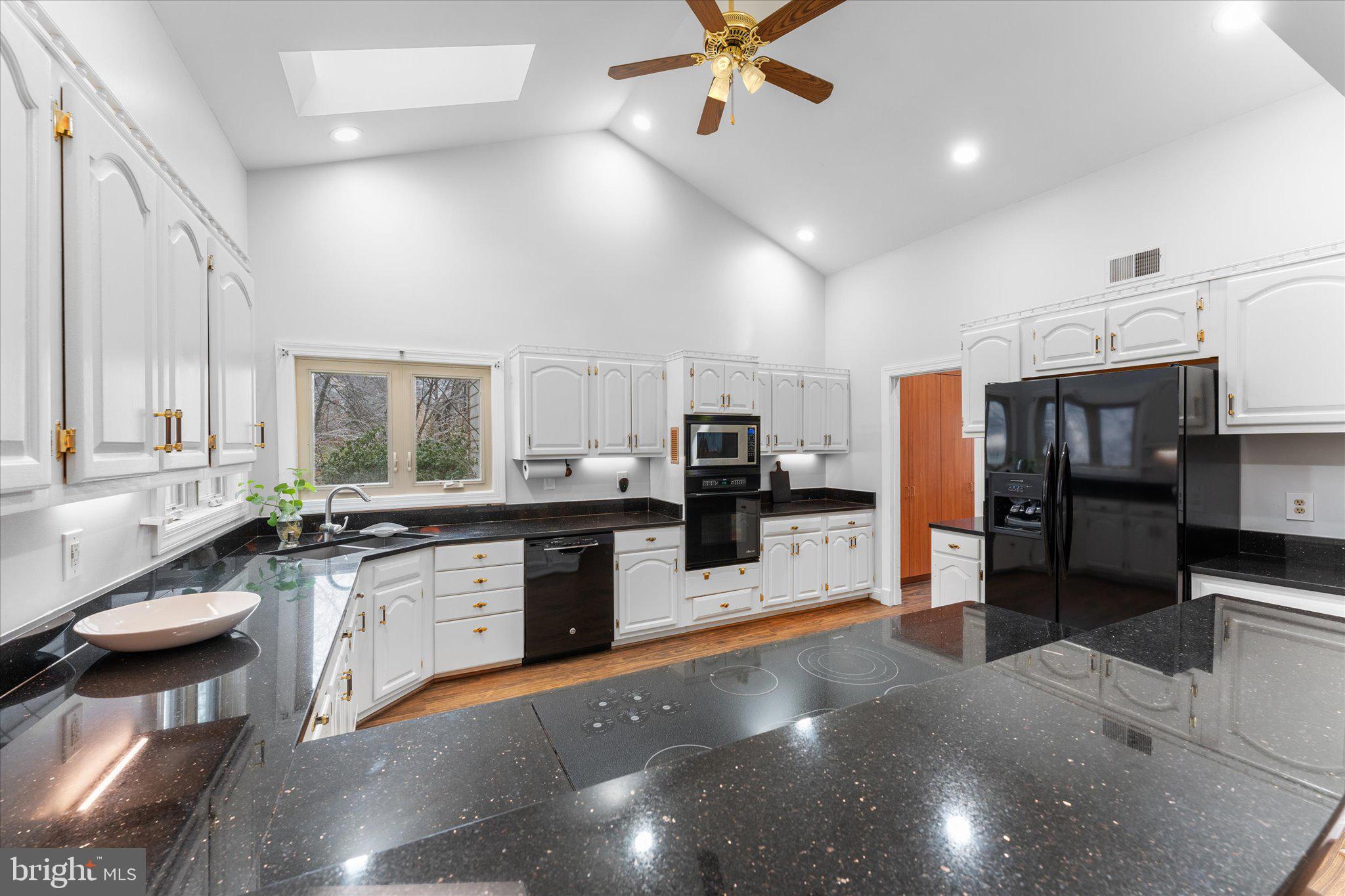 NAPLES MANOR - Residential