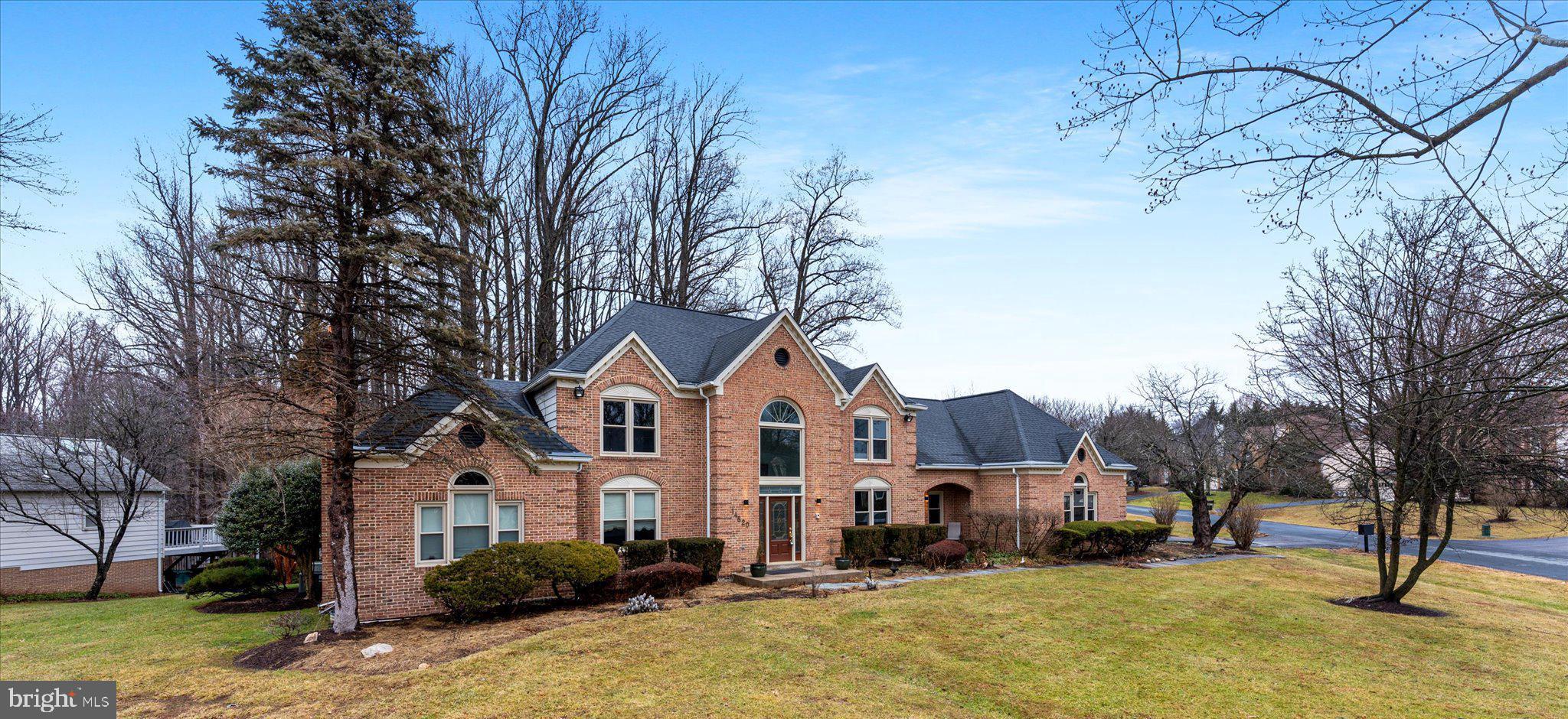 NAPLES MANOR - Residential