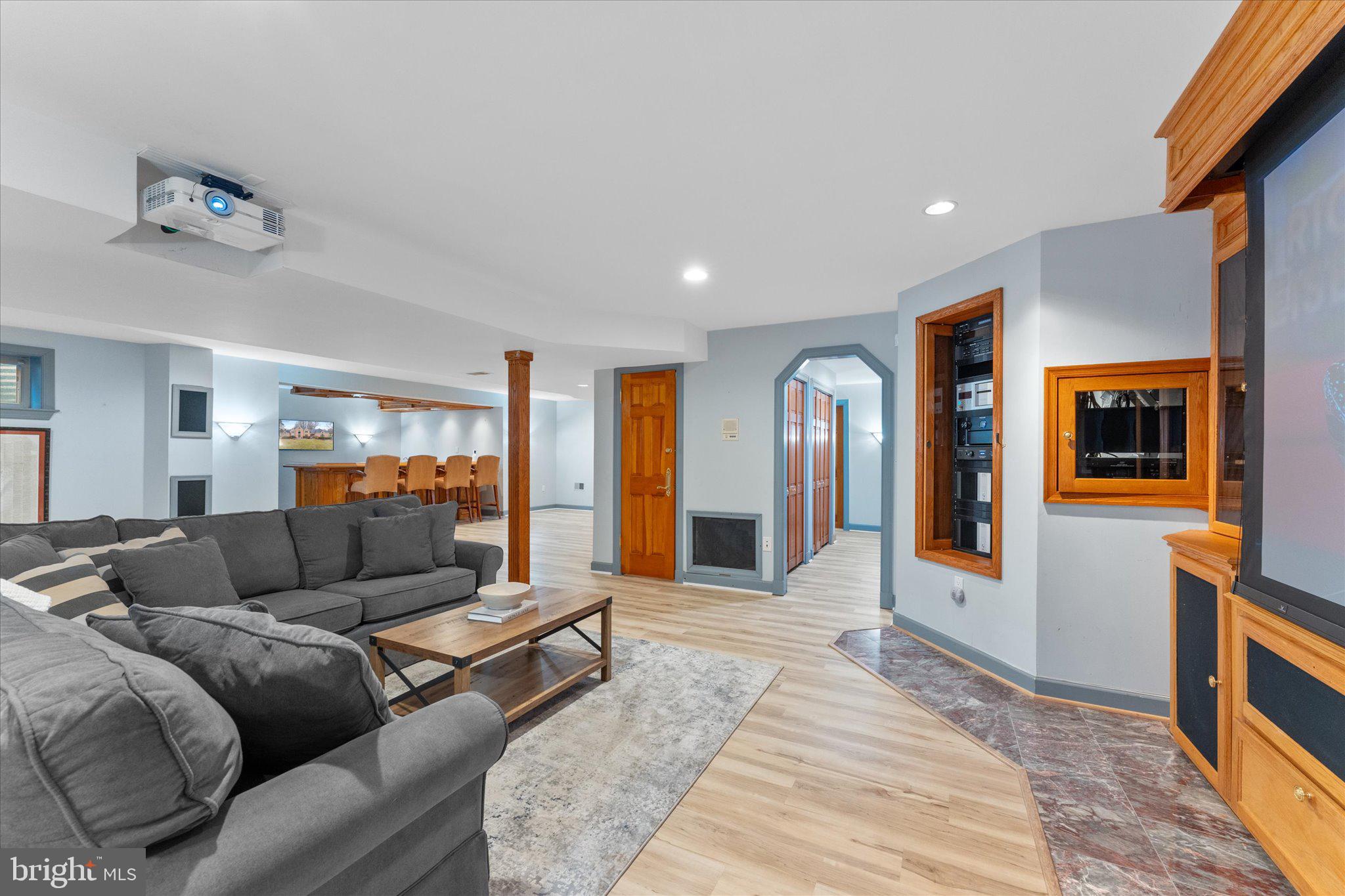 NAPLES MANOR - Residential