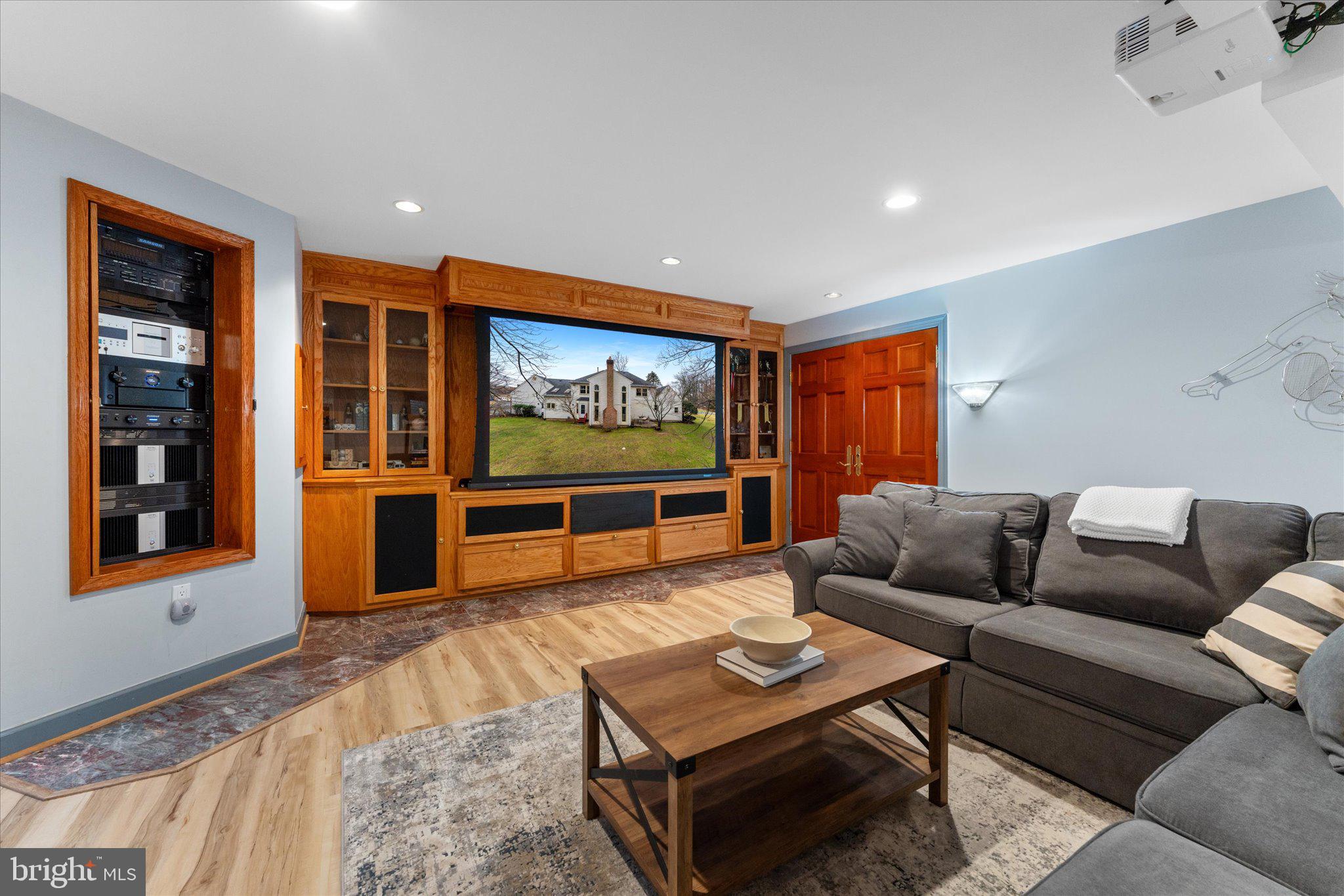 NAPLES MANOR - Residential