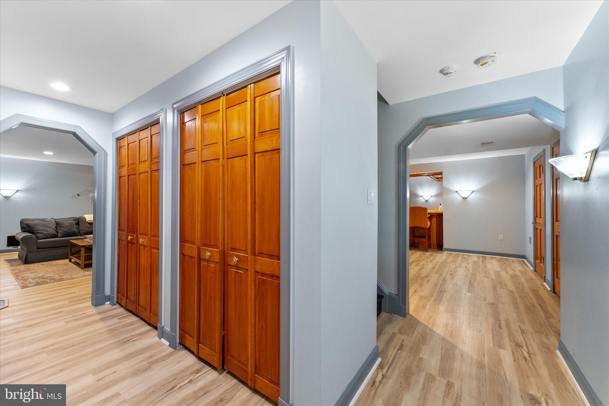 NAPLES MANOR - Residential