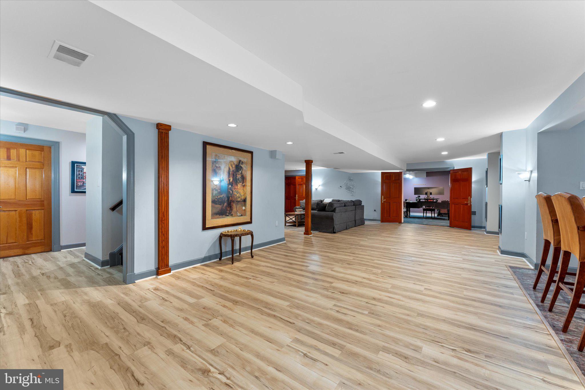 NAPLES MANOR - Residential