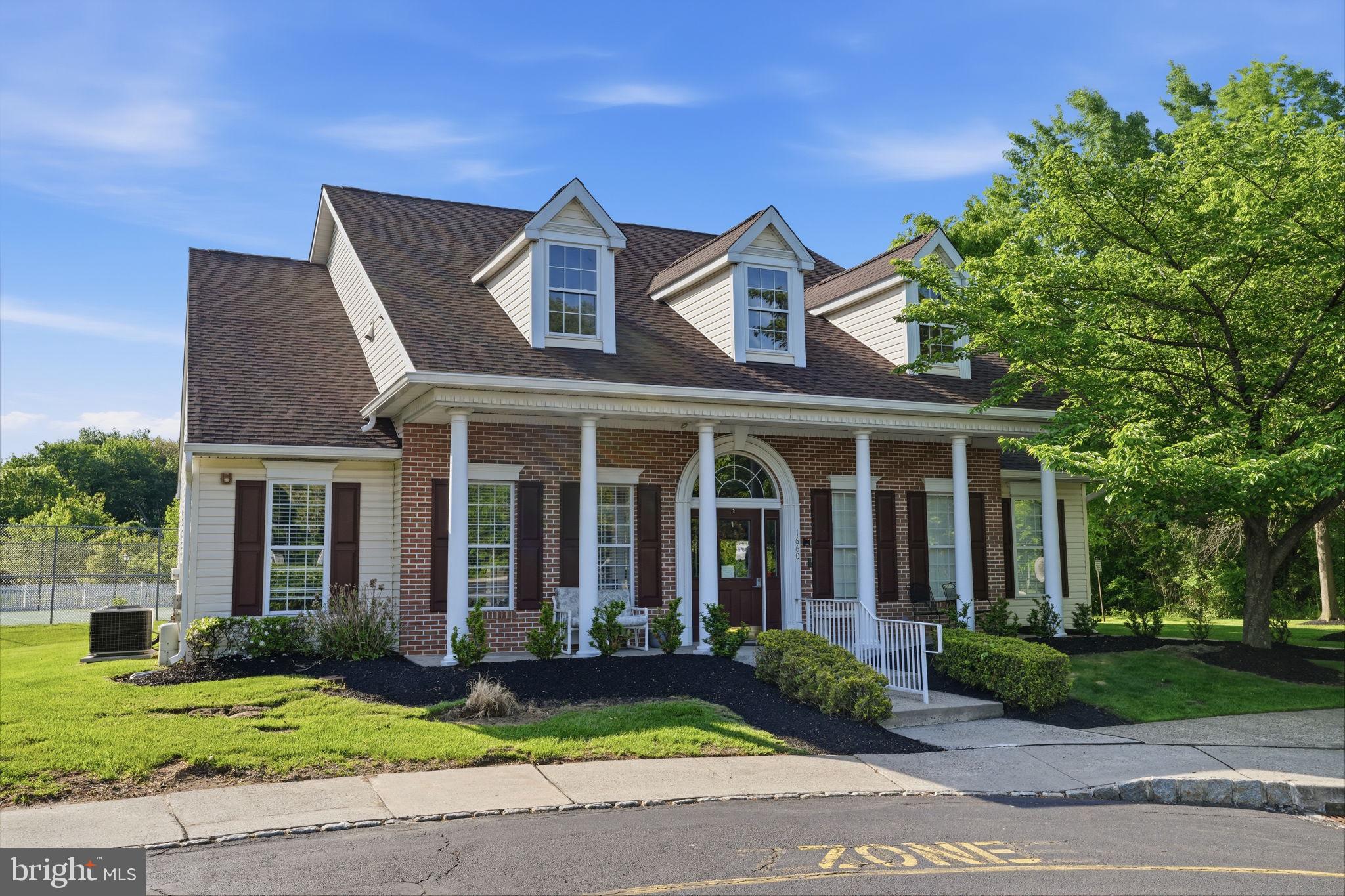 SALEM MANOR - Residential