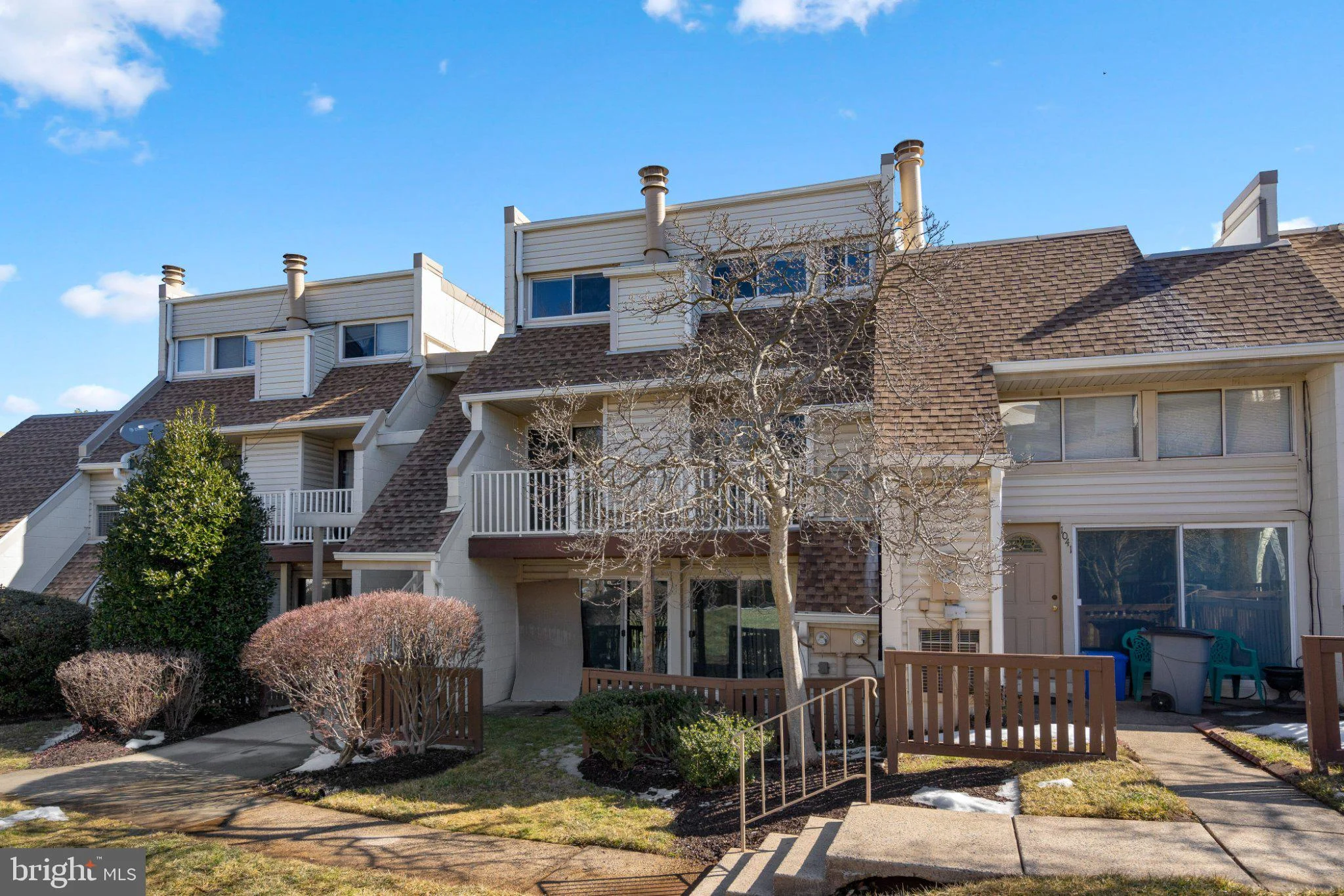 1043 Warwick Court