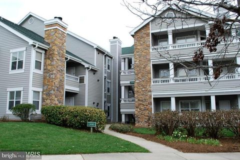 Photo of 13085 Autumn Woods Way #105, FAIRFAX, VA 22033 (MLS # VAFX2318754)