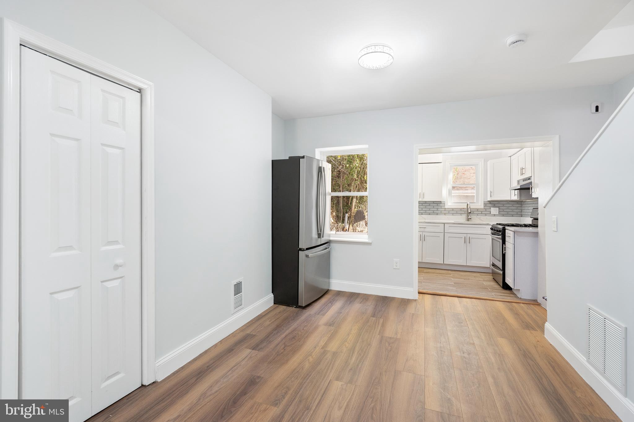 HOLLINS MARKET - Residential