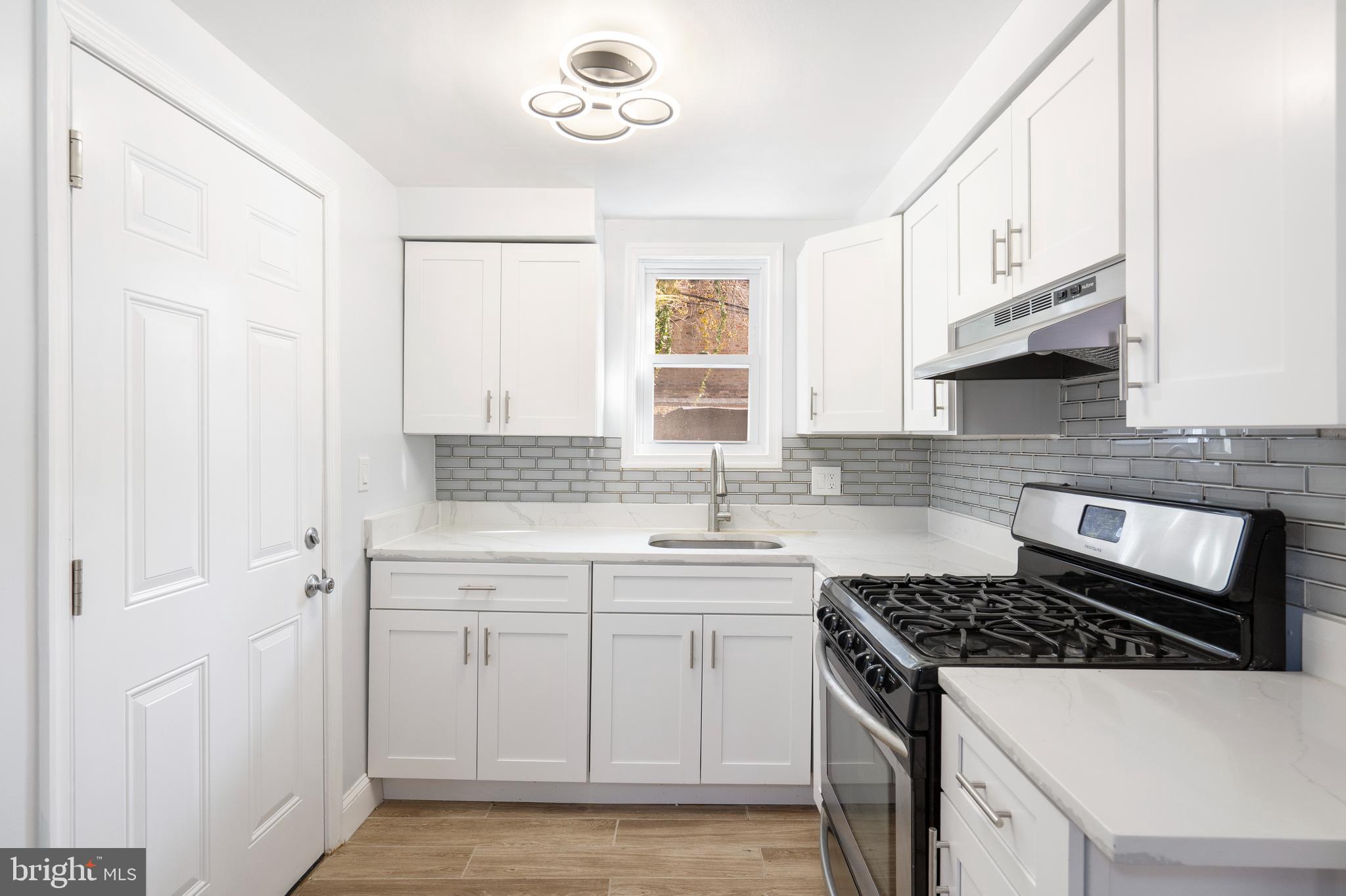 HOLLINS MARKET - Residential