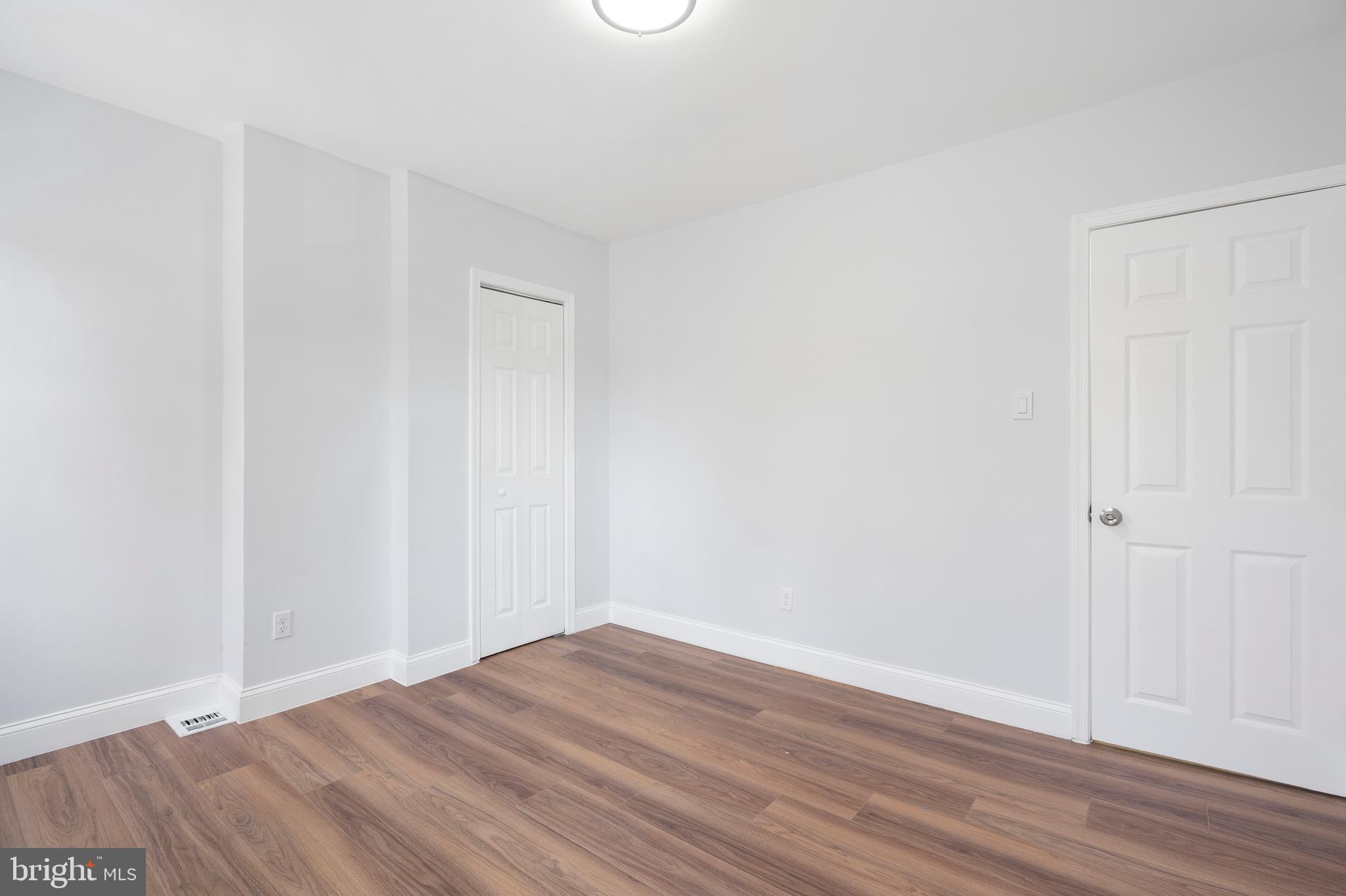 HOLLINS MARKET - Residential