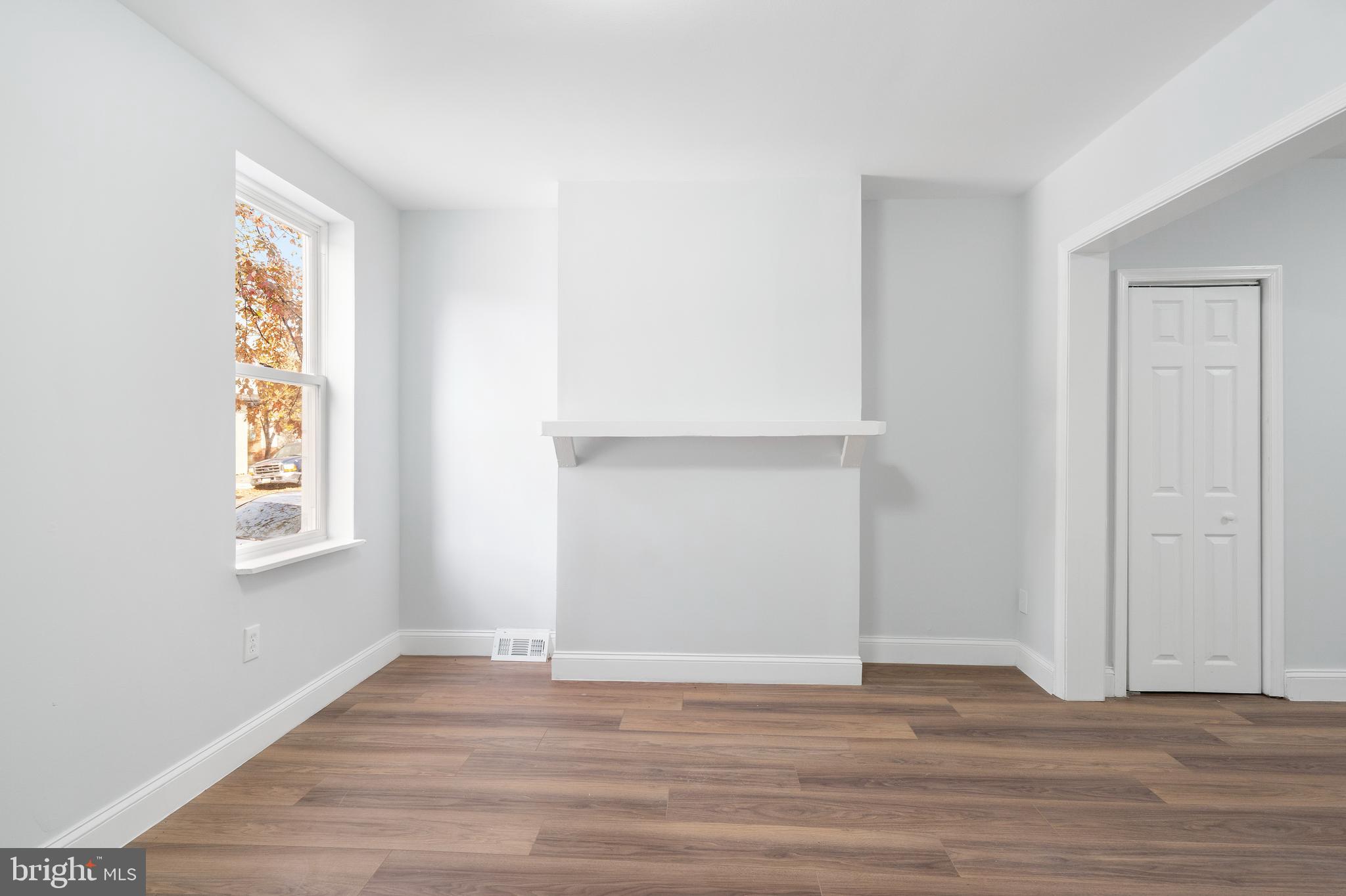 HOLLINS MARKET - Residential