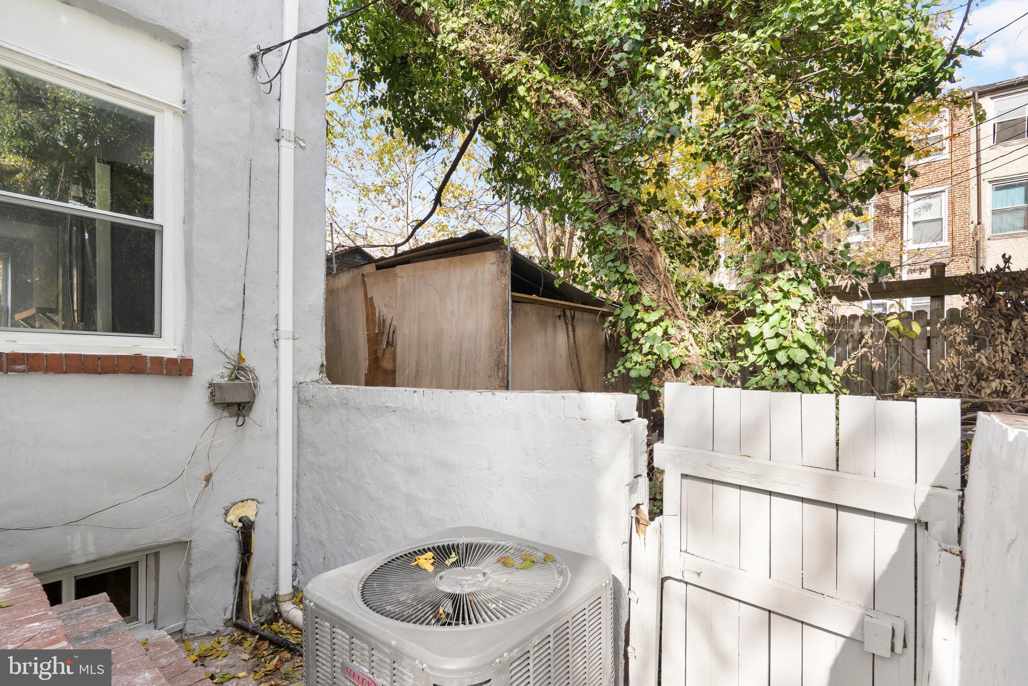 HOLLINS MARKET - Residential