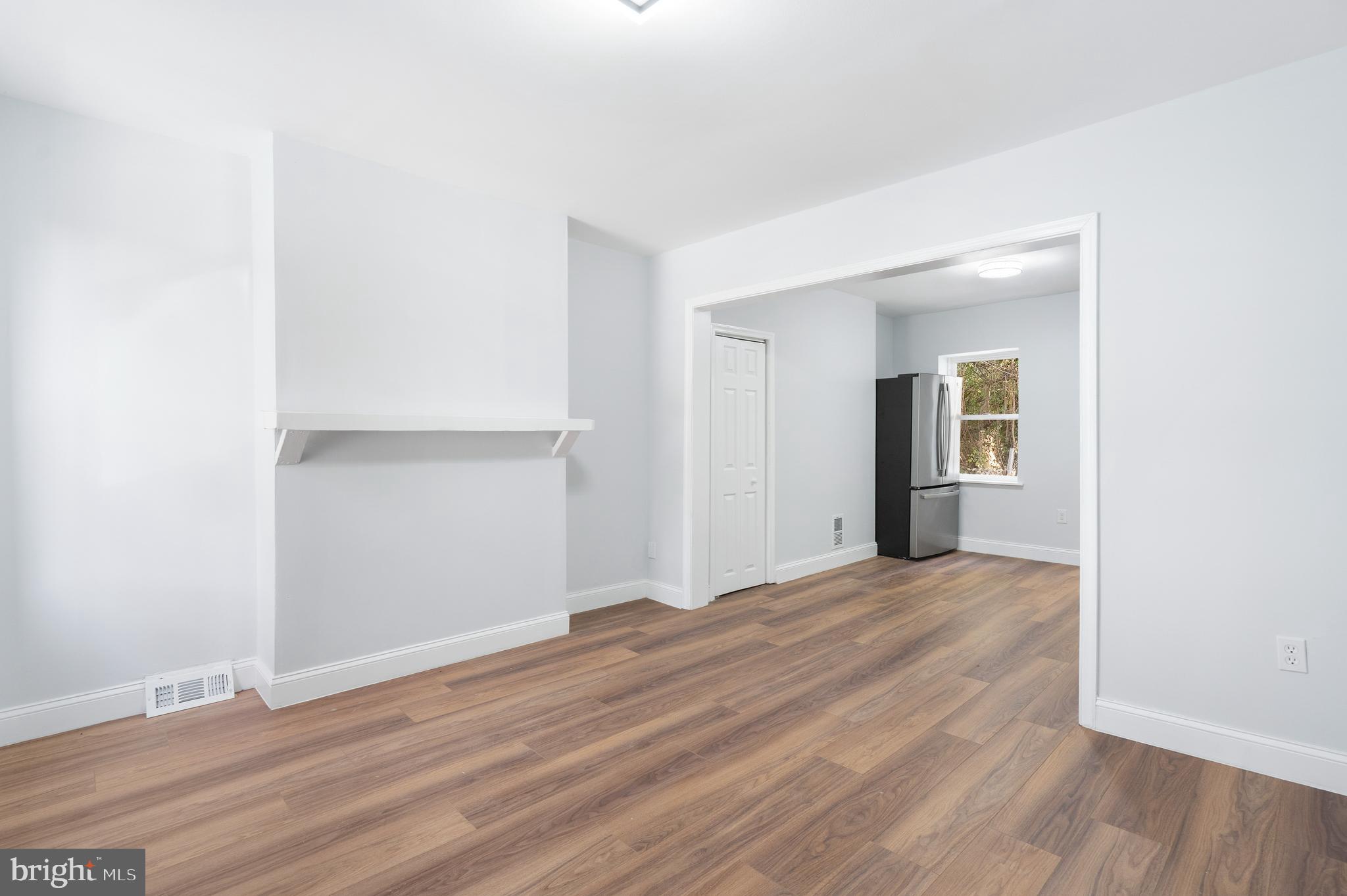 HOLLINS MARKET - Residential