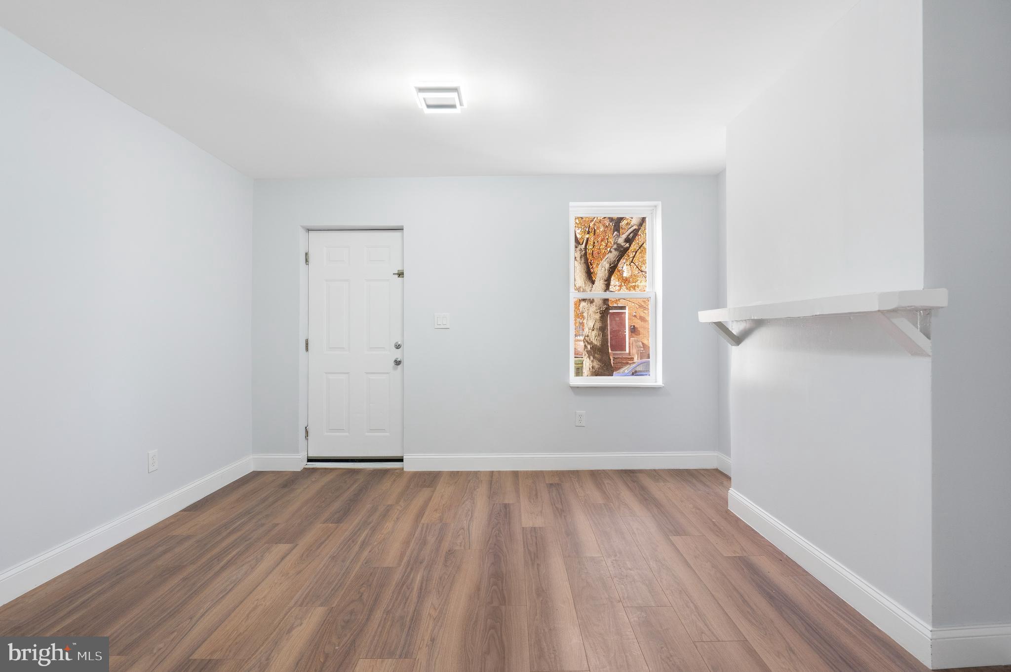 HOLLINS MARKET - Residential